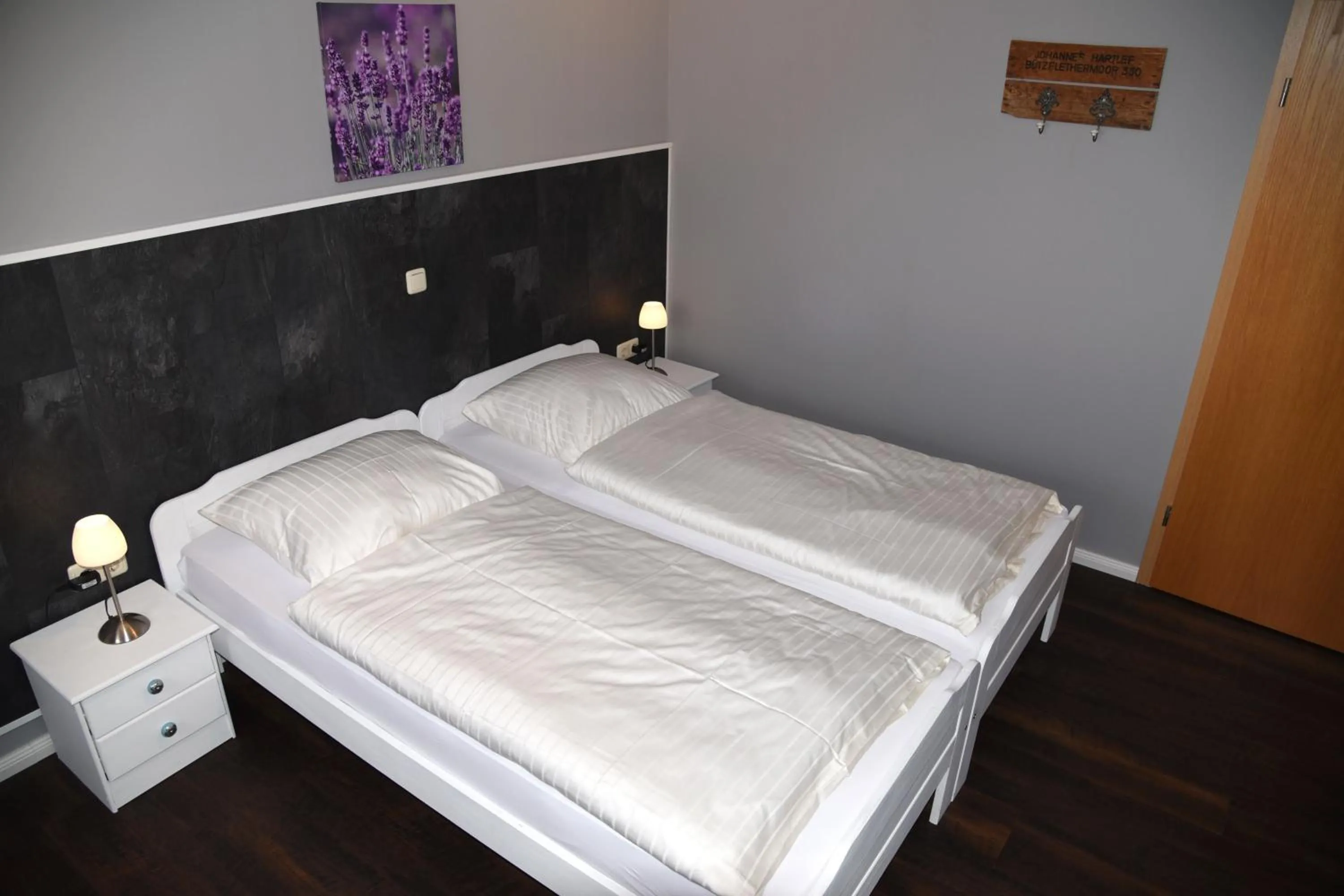 Photo of the whole room, Bed in Hartlef´s Gasthof