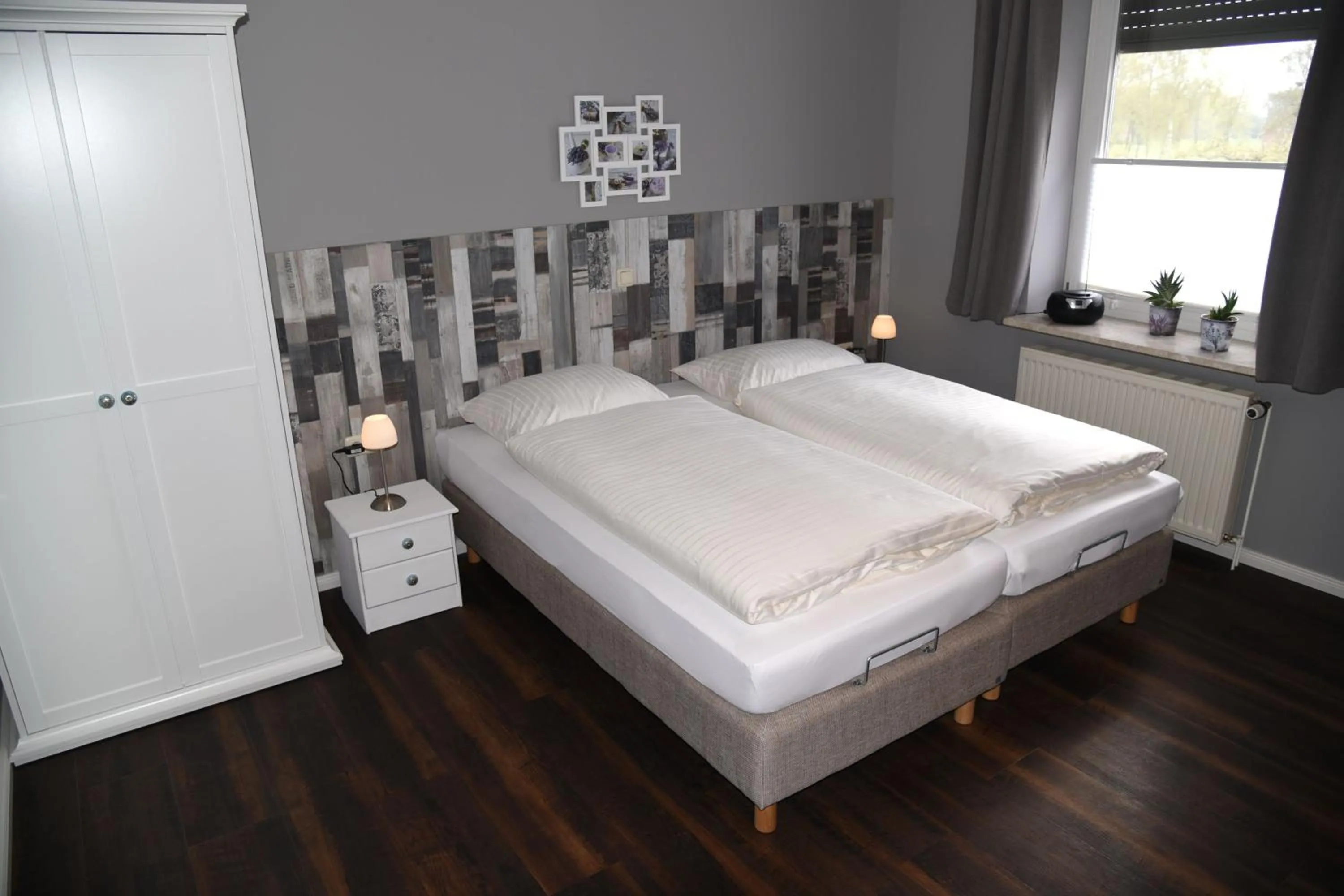 Photo of the whole room, Bed in Hartlef´s Gasthof