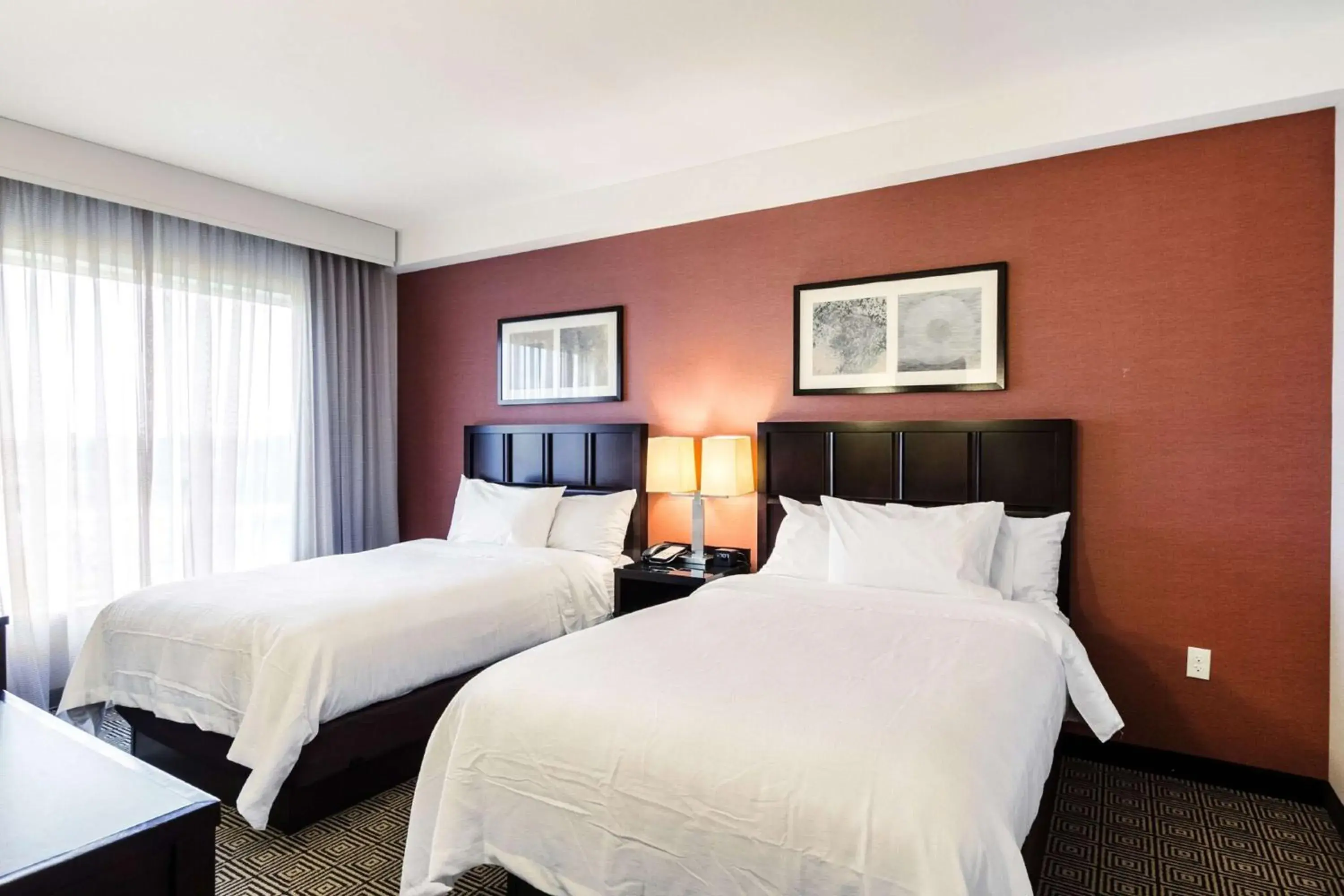 Bed in Embassy Suites by Hilton Newark Airport Bed in Embassy Suites by Hilton Newark Airport