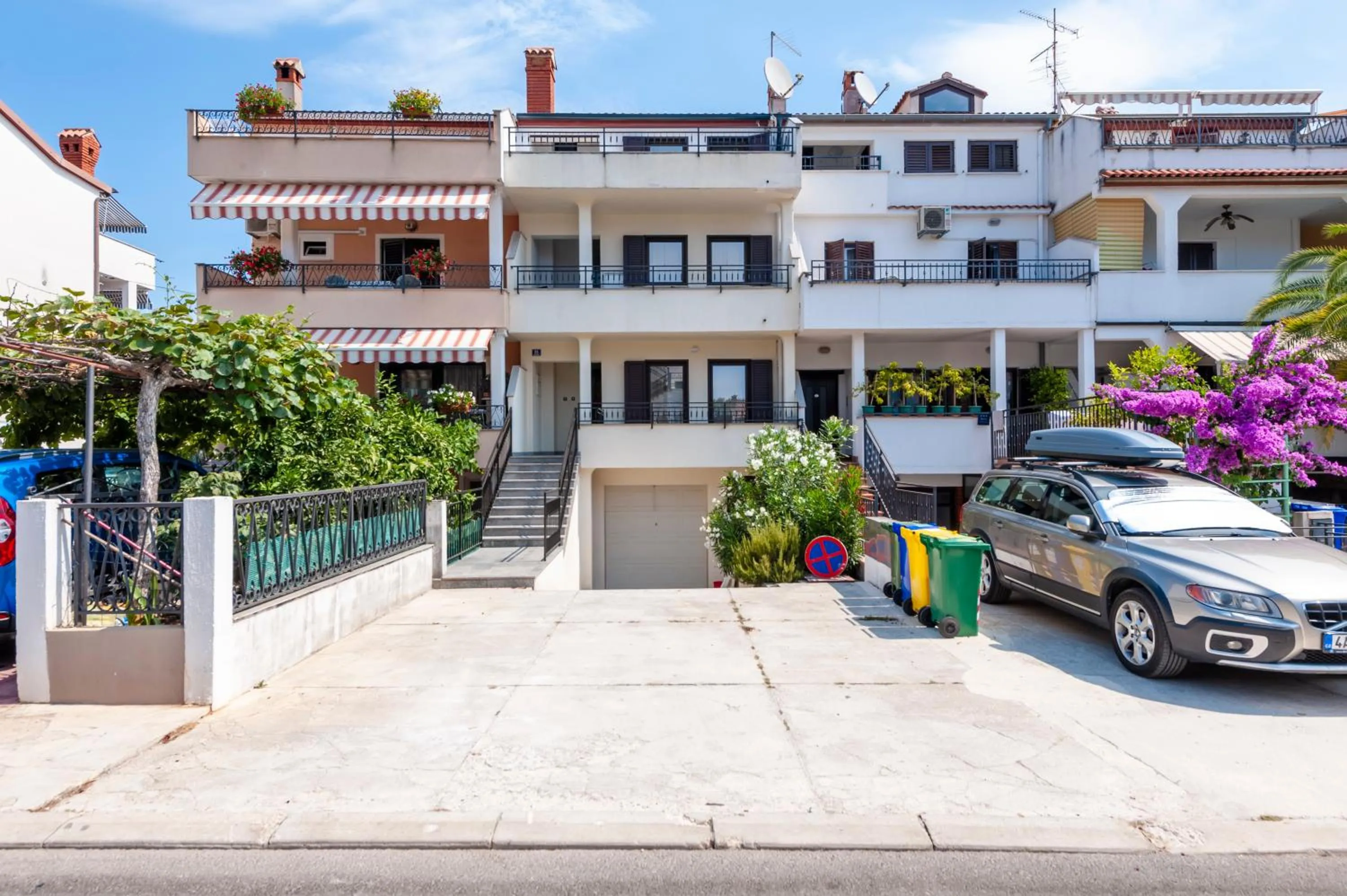 Property building in Mon Maison Sanja