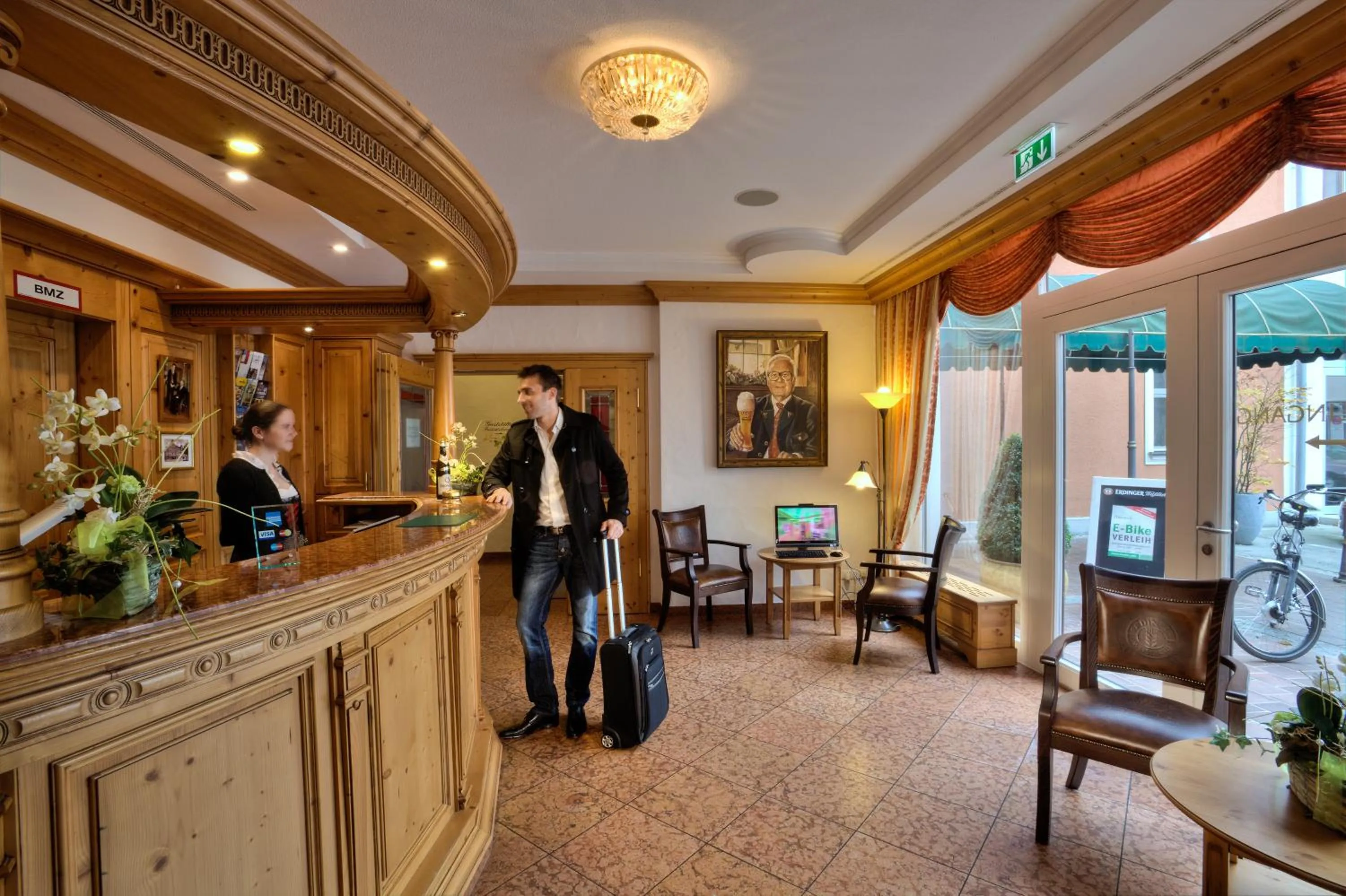 Lobby or reception in Hotel zum ERDINGER Weißbräu