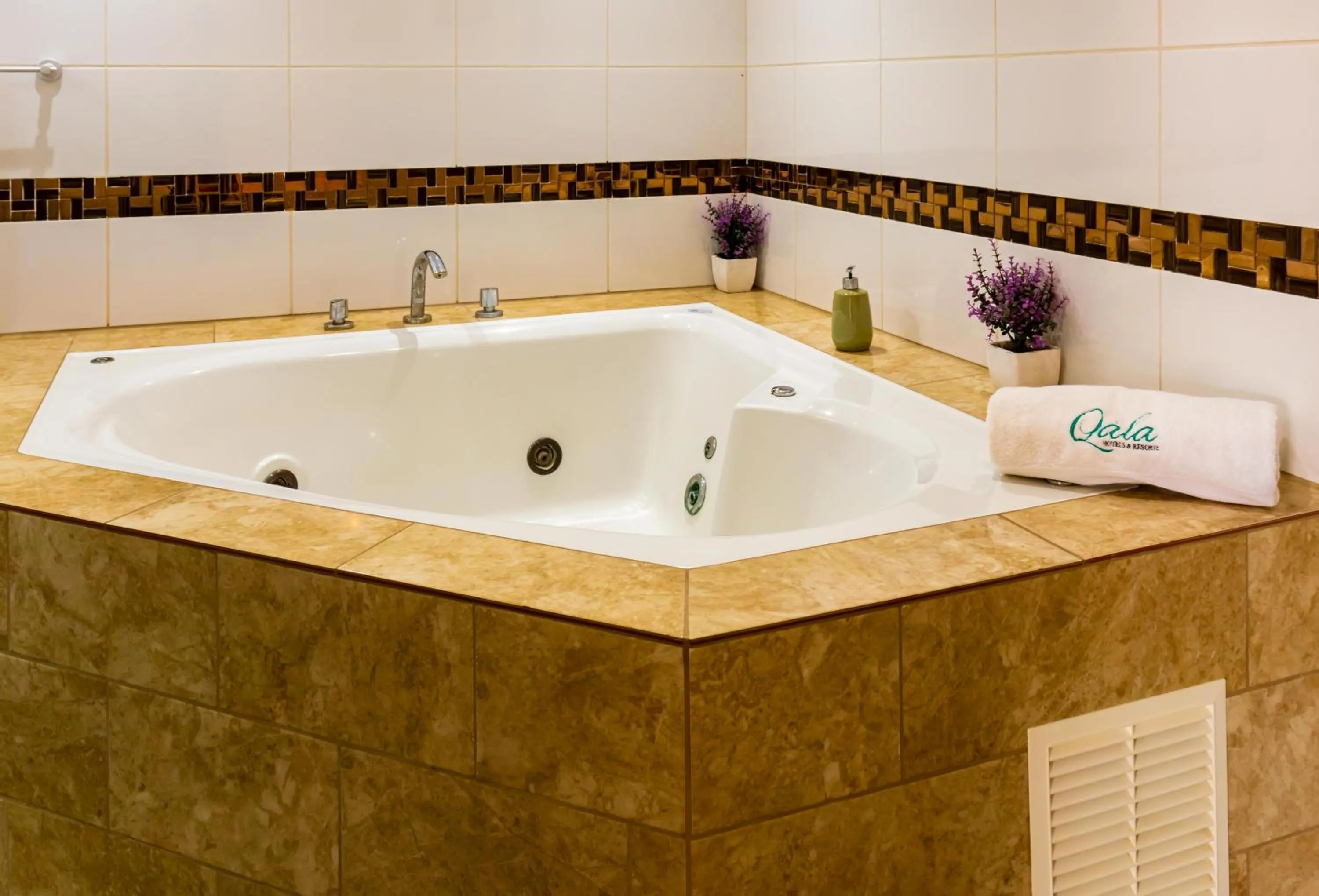 Hot Tub in Qala Hotels & Resorts