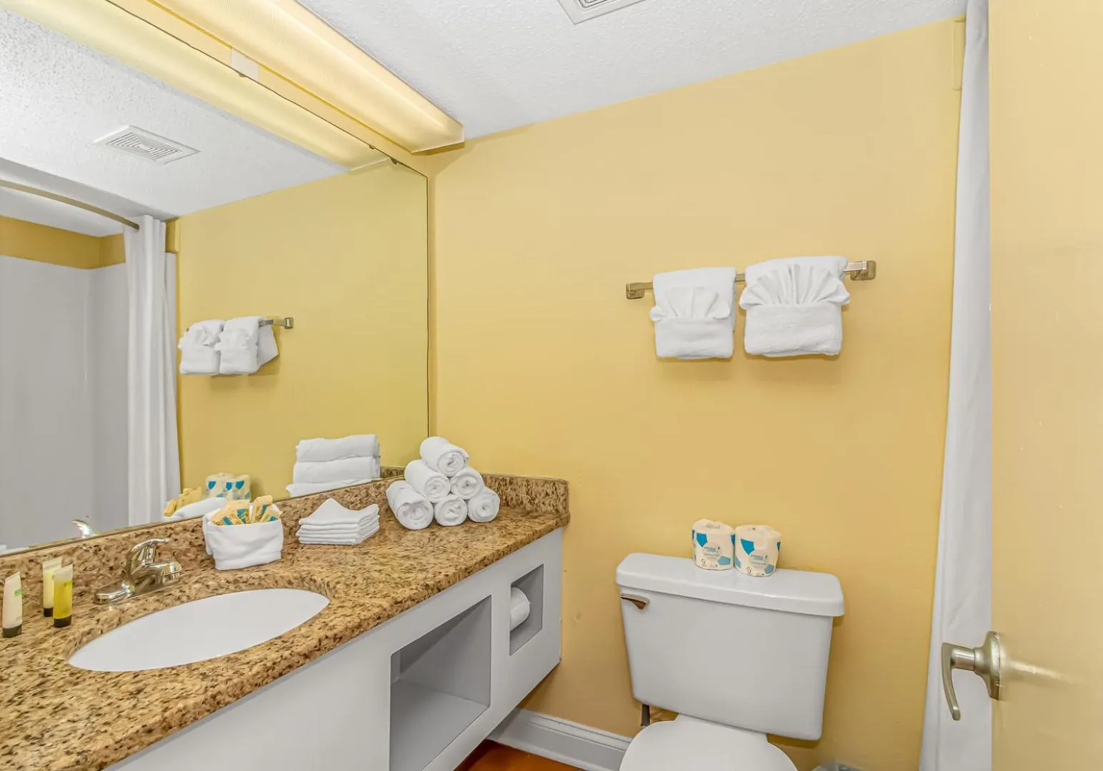 Direct Oceanfront Sea Mist Resort 21101