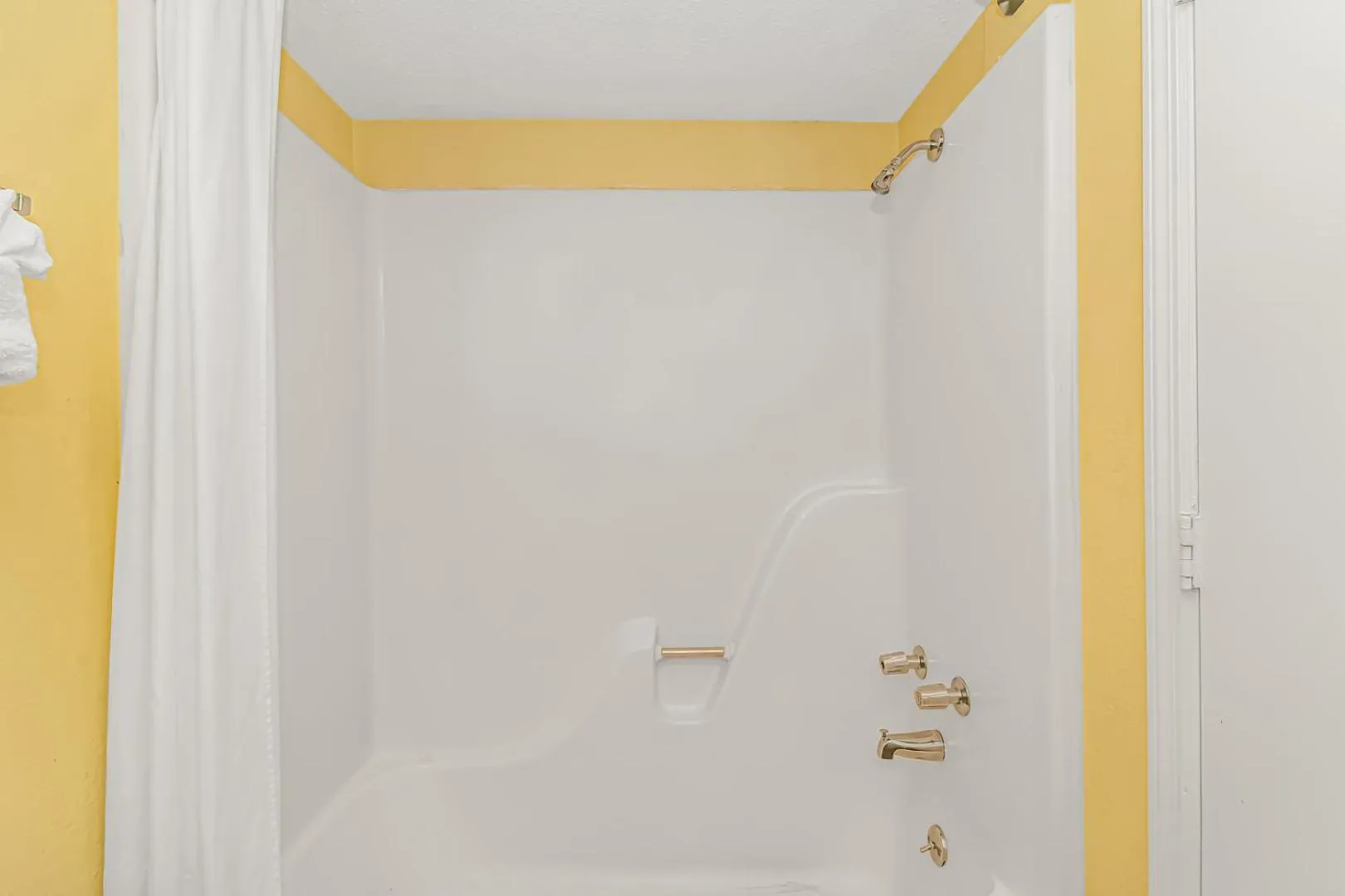 Direct Oceanfront Sea Mist Resort 21101