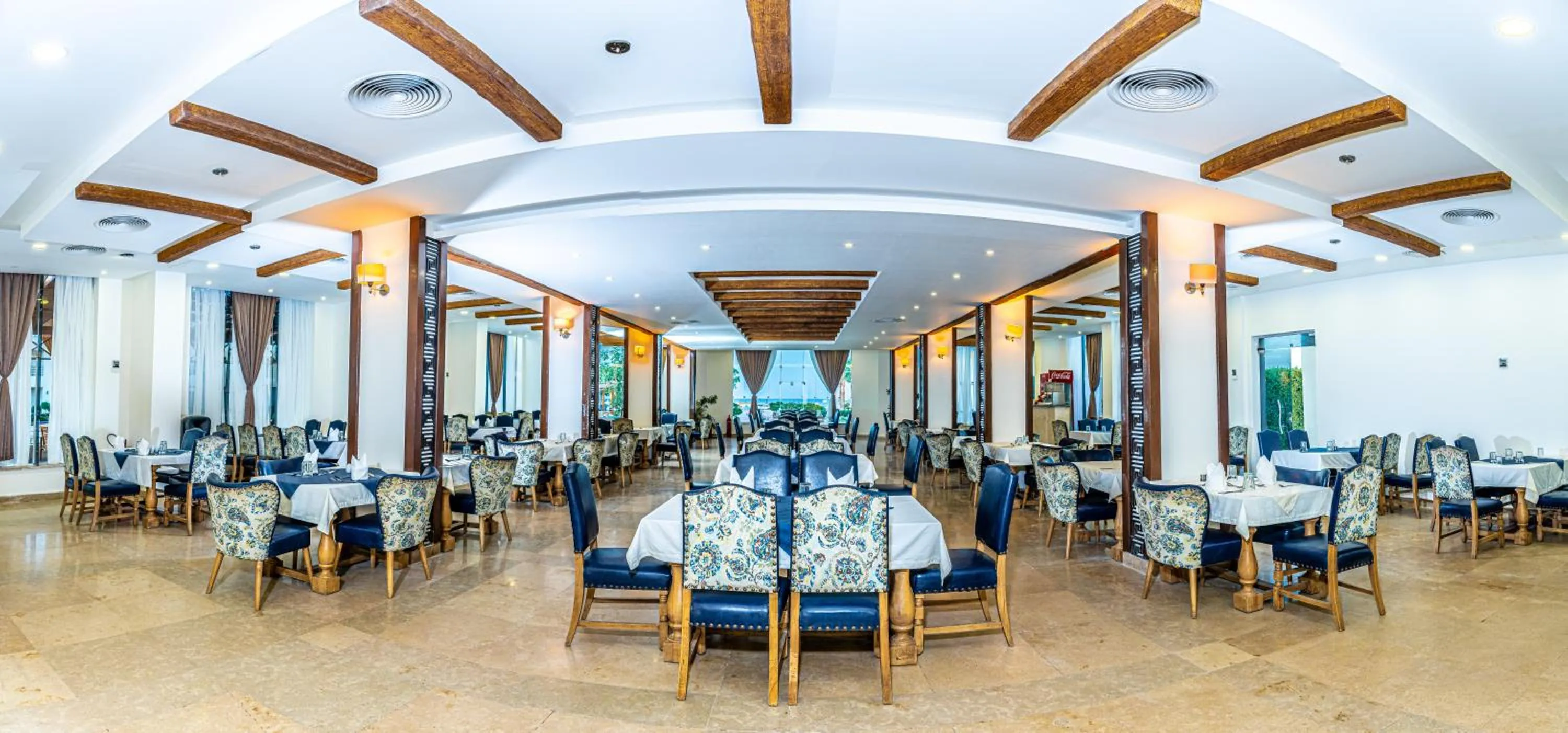 Restaurant/places to eat in New Eagles Aqua Park Resort