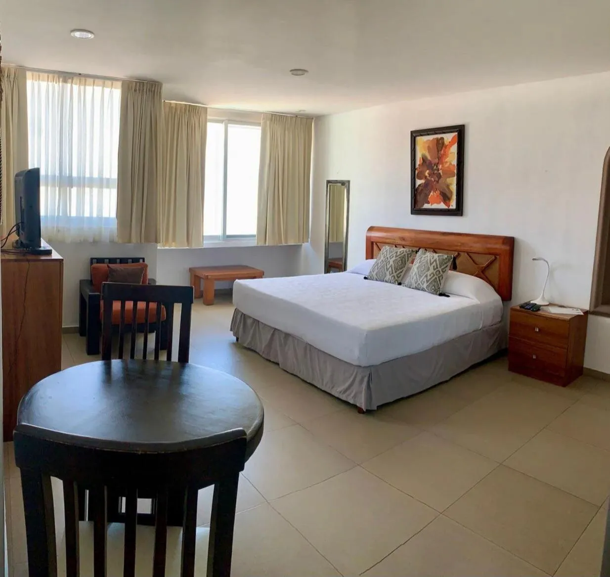 Photo of the whole room, Bed in Banderas Suites