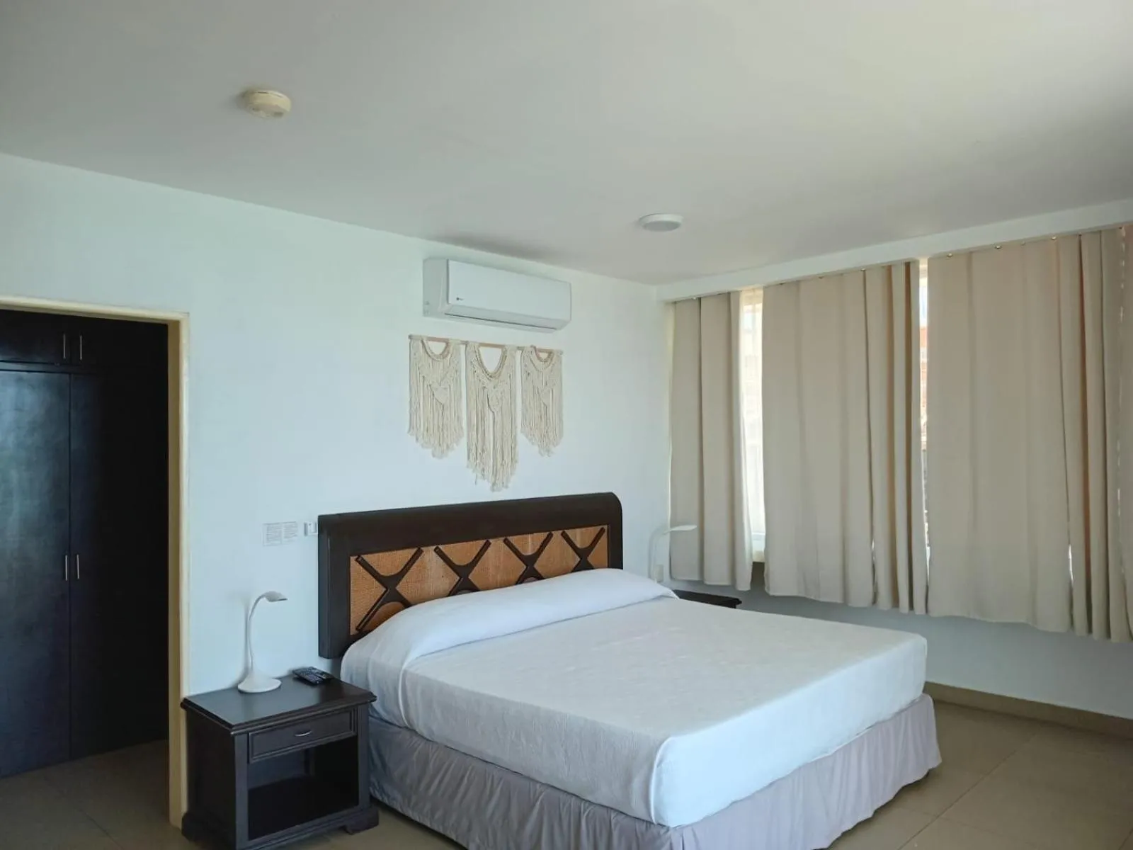 Photo of the whole room, Bed in Banderas Suites
