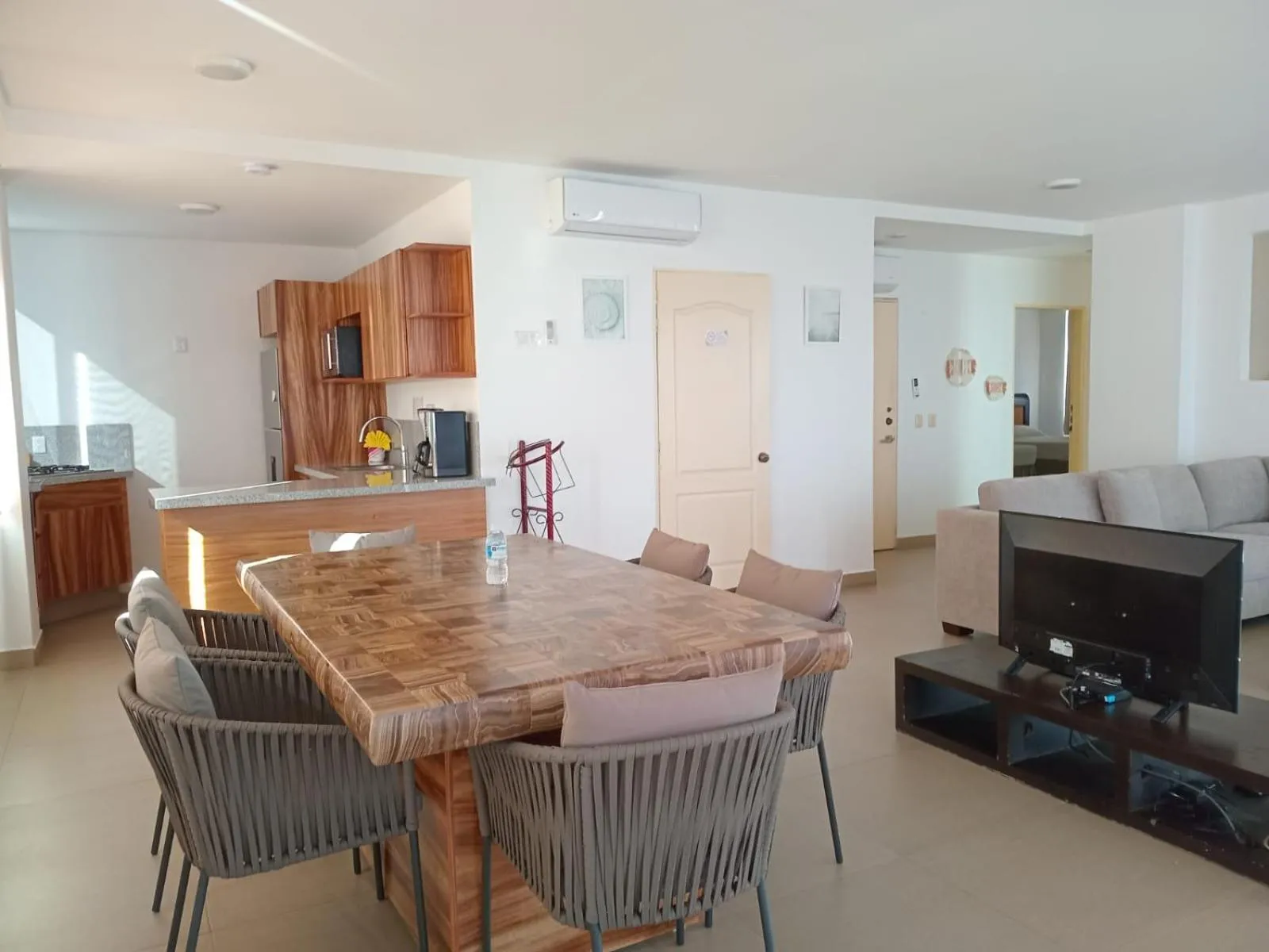 Dining area in Banderas Suites