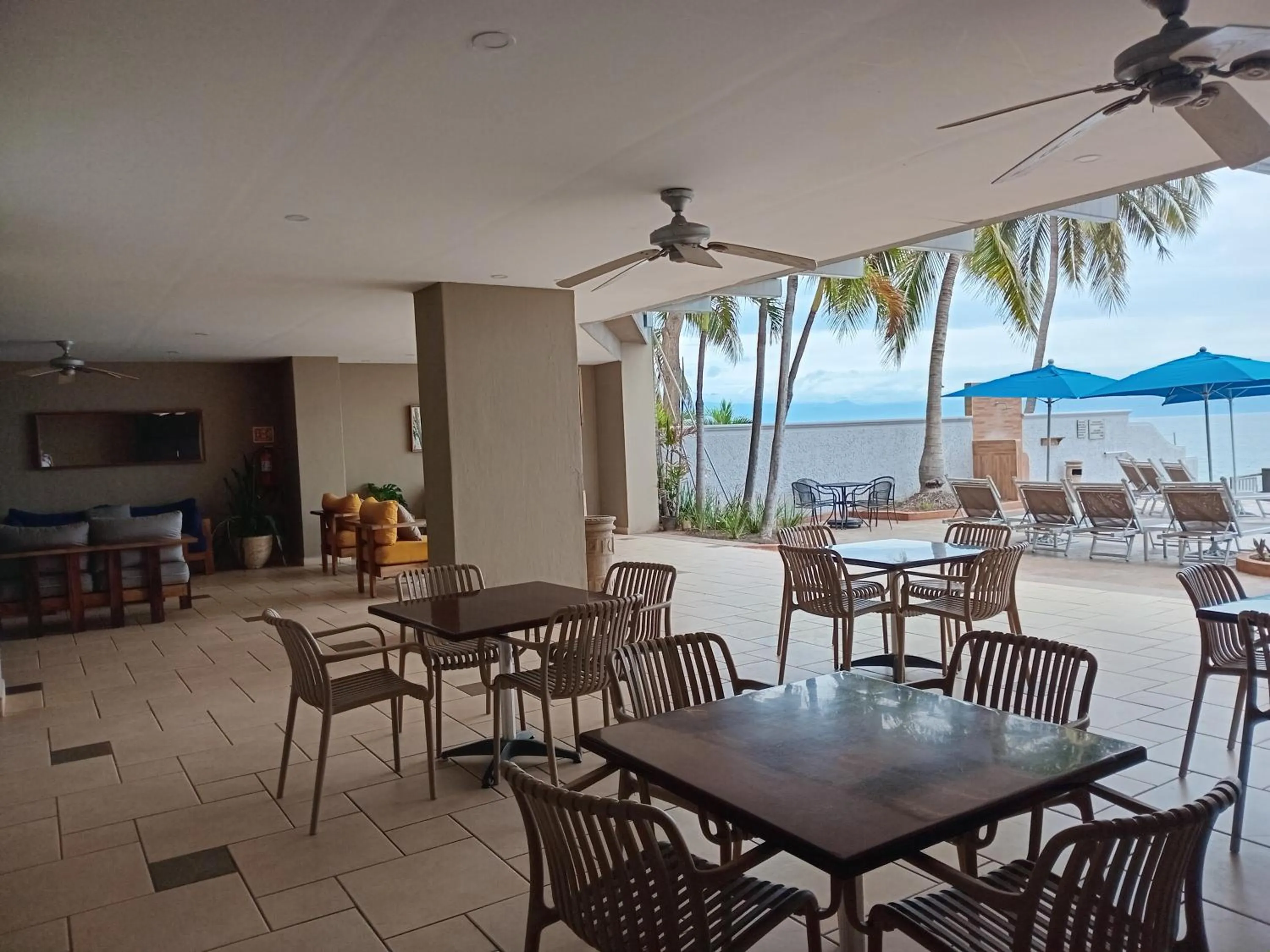 Communal lounge/ TV room in Banderas Suites