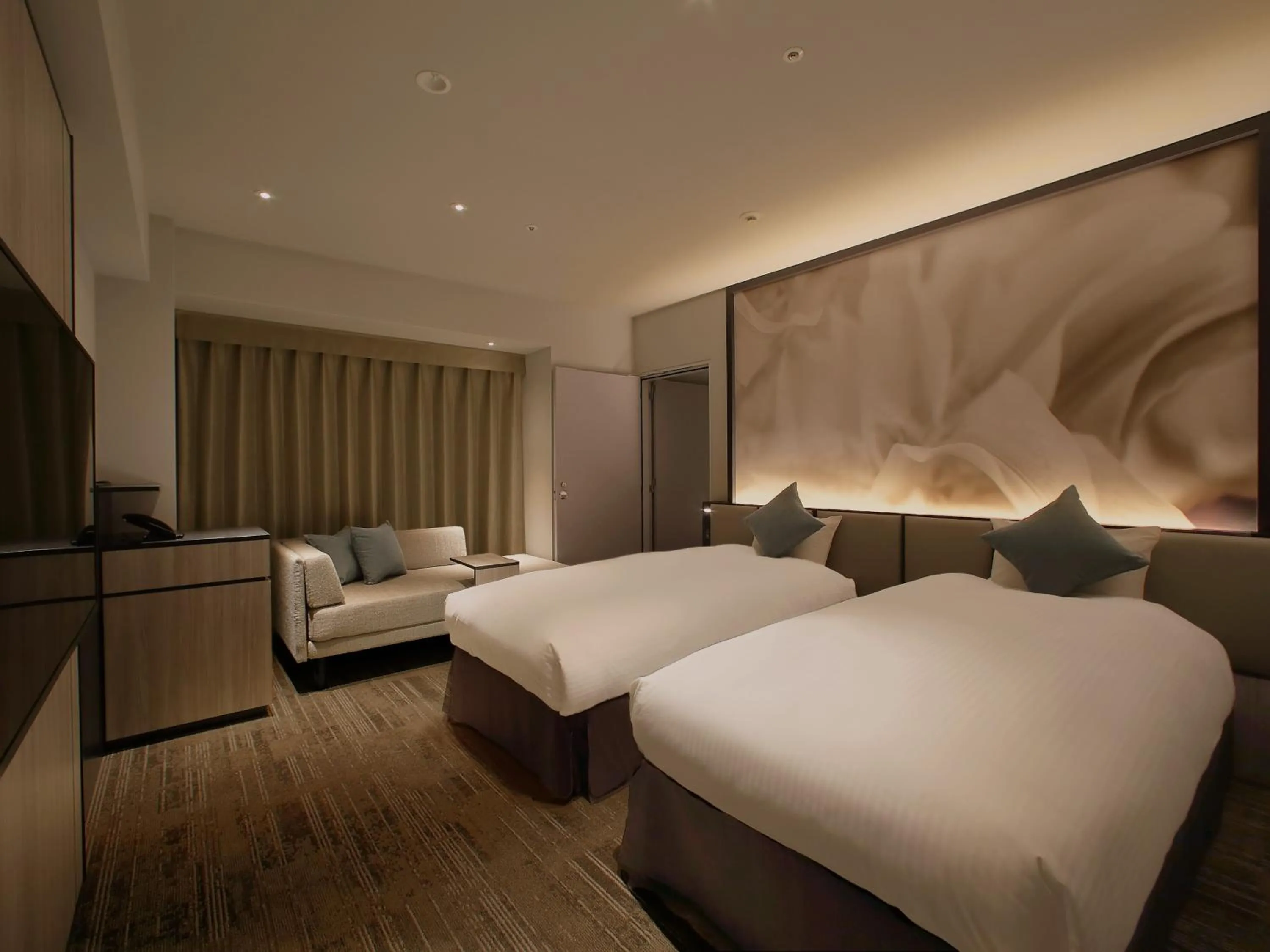 Photo of the whole room, Bed in ORIENTAL HOTEL UNIVERSAL CITY