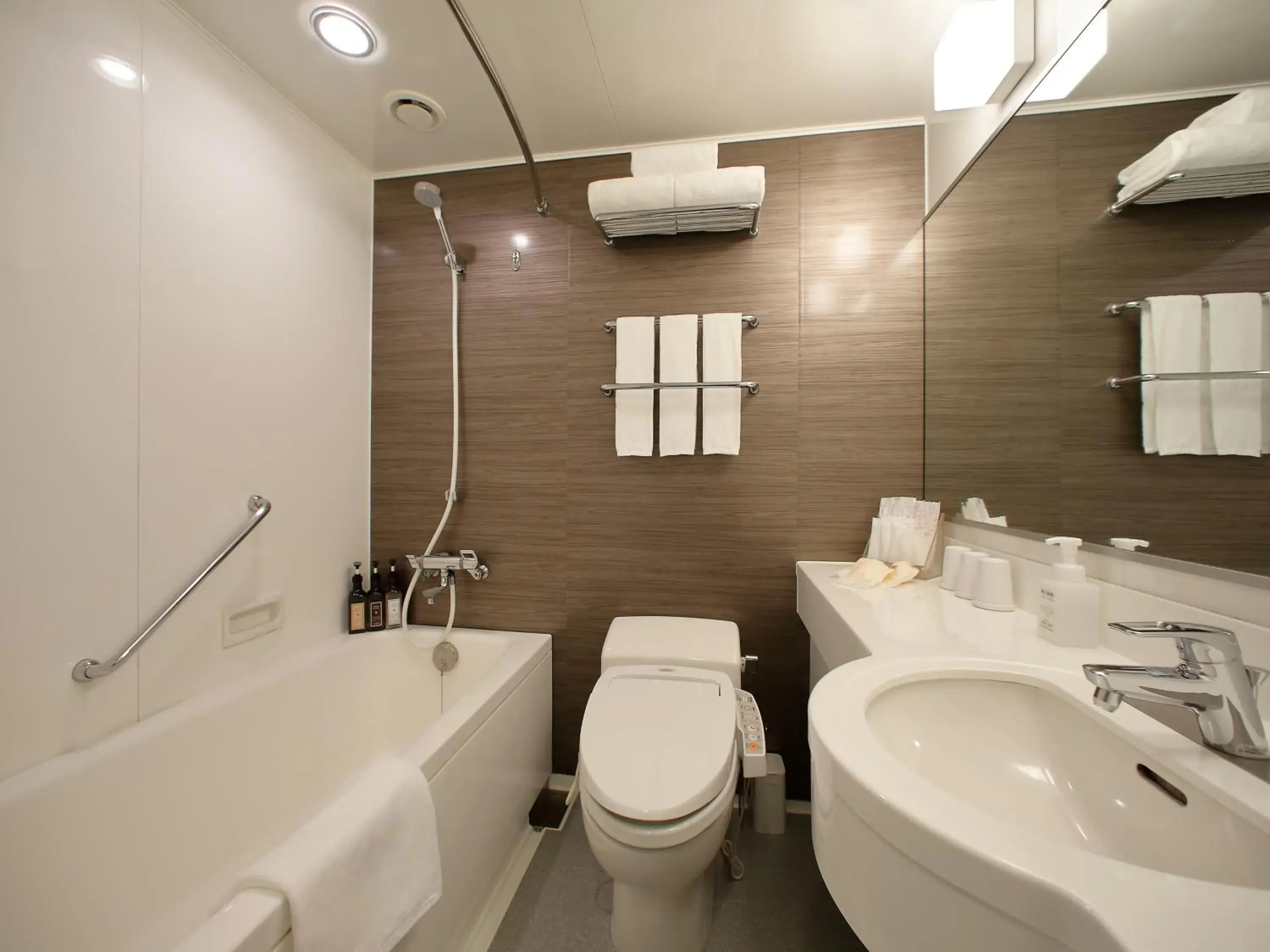 Bathroom in ORIENTAL HOTEL UNIVERSAL CITY Bathroom in ORIENTAL HOTEL UNIVERSAL CITY