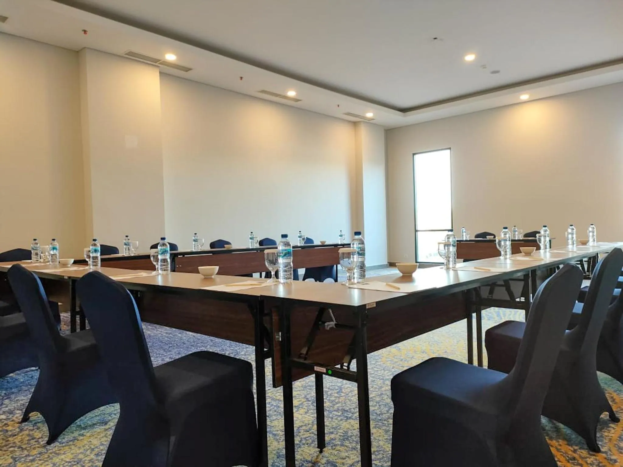 Meeting/conference room in Suni Hotel and Convention Abepura managed by Parkside