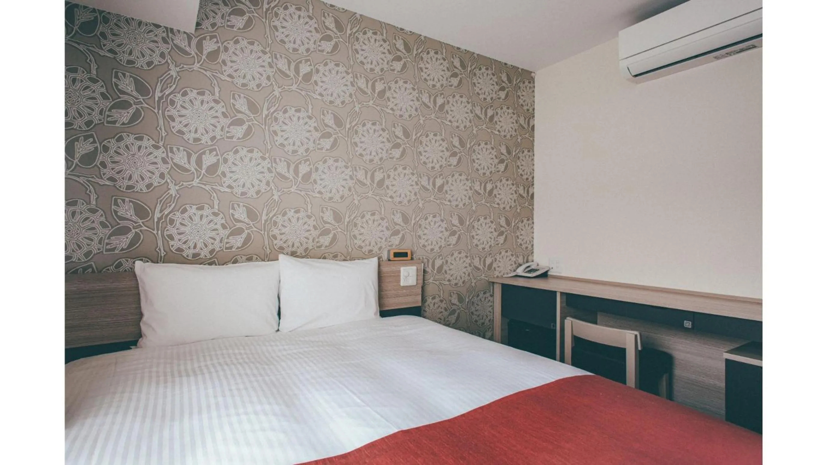 Bed in Kuretake Inn Premium Shizuoka Annex