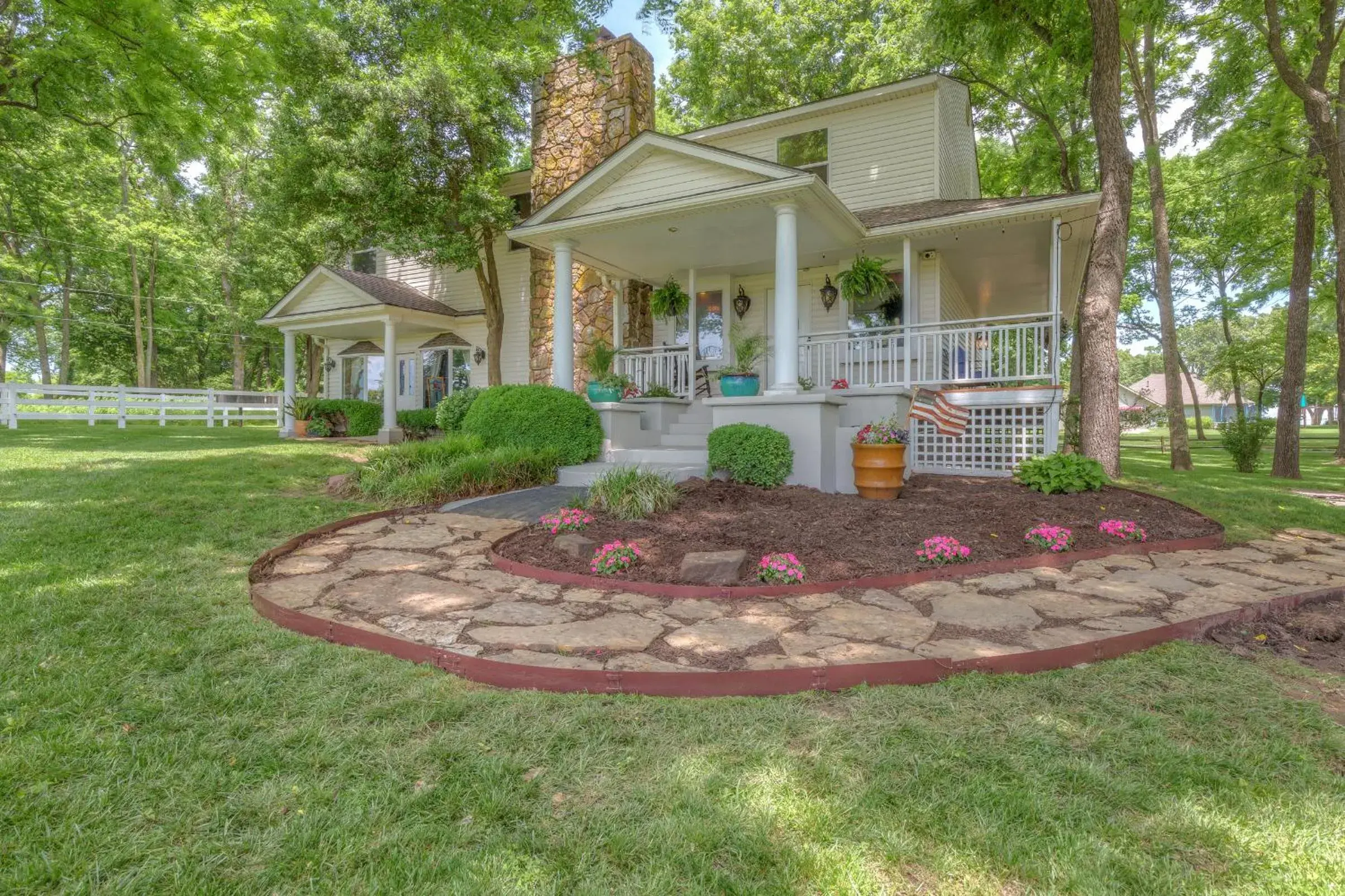 Six-Bedroom House in The Funky Monkey Inn Six-Bedroom House in The Funky Monkey Inn