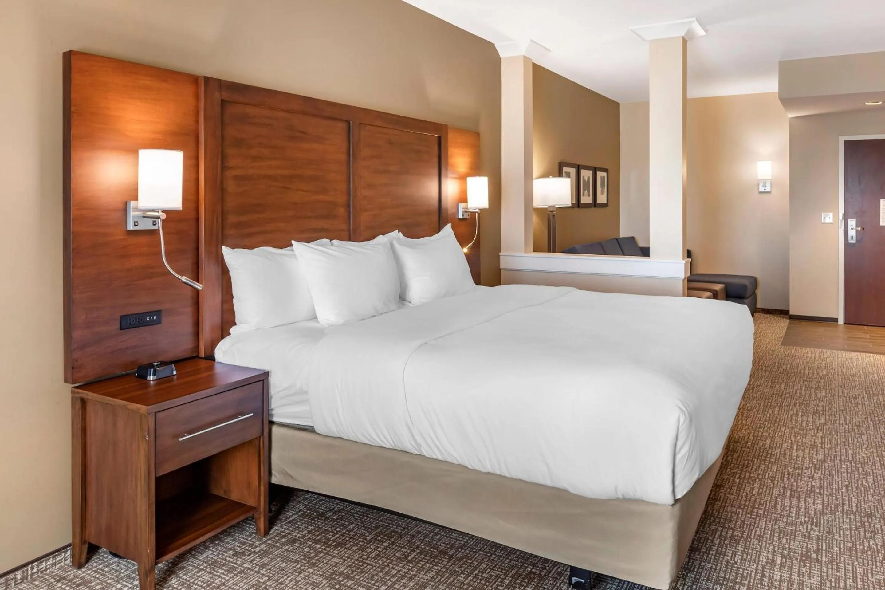 Bedroom, Bed in Comfort Inn & Suites Clarkston Pine Knob Area