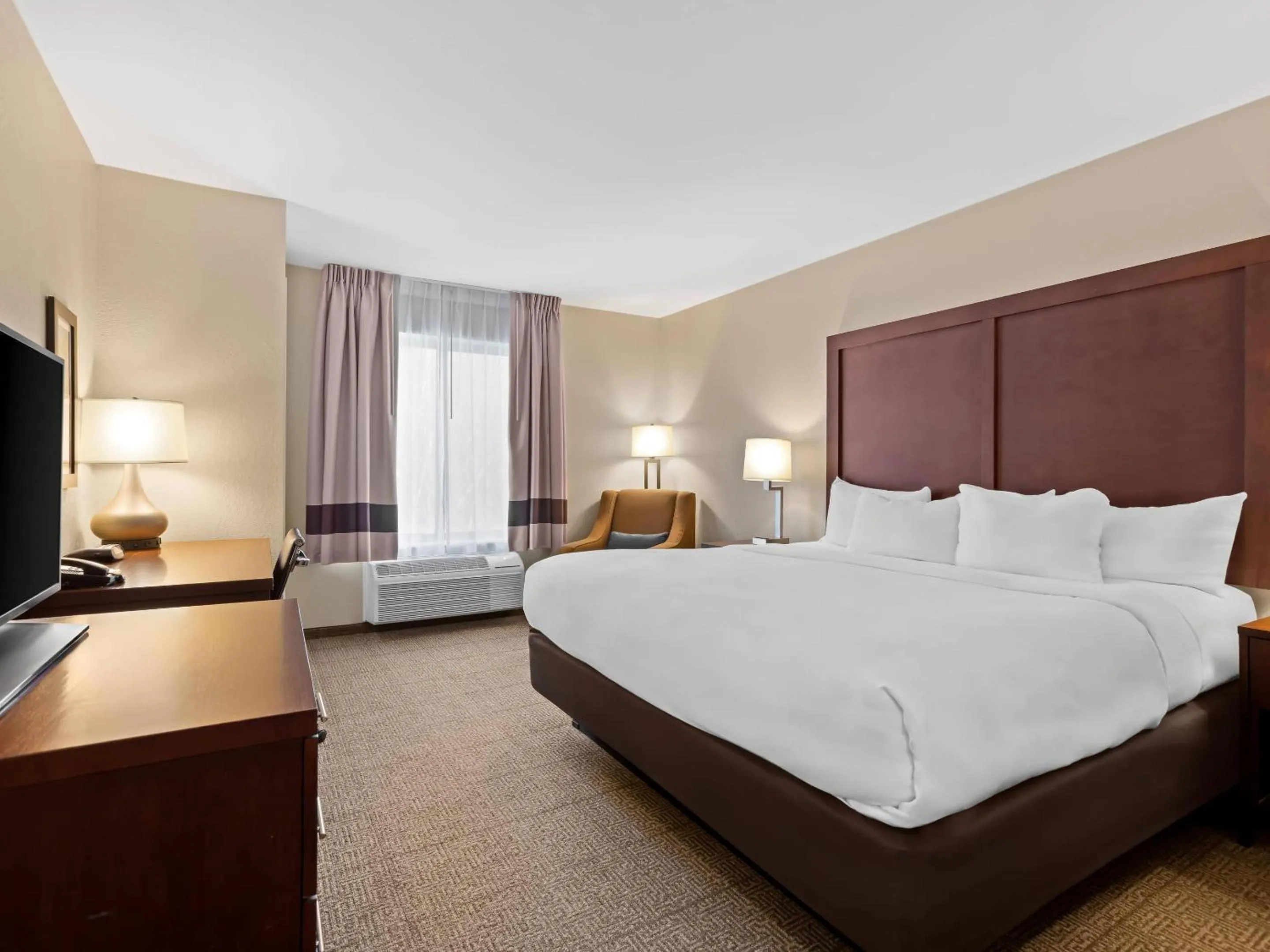 Bedroom, Bed in Comfort Inn & Suites Munising-Lakefront