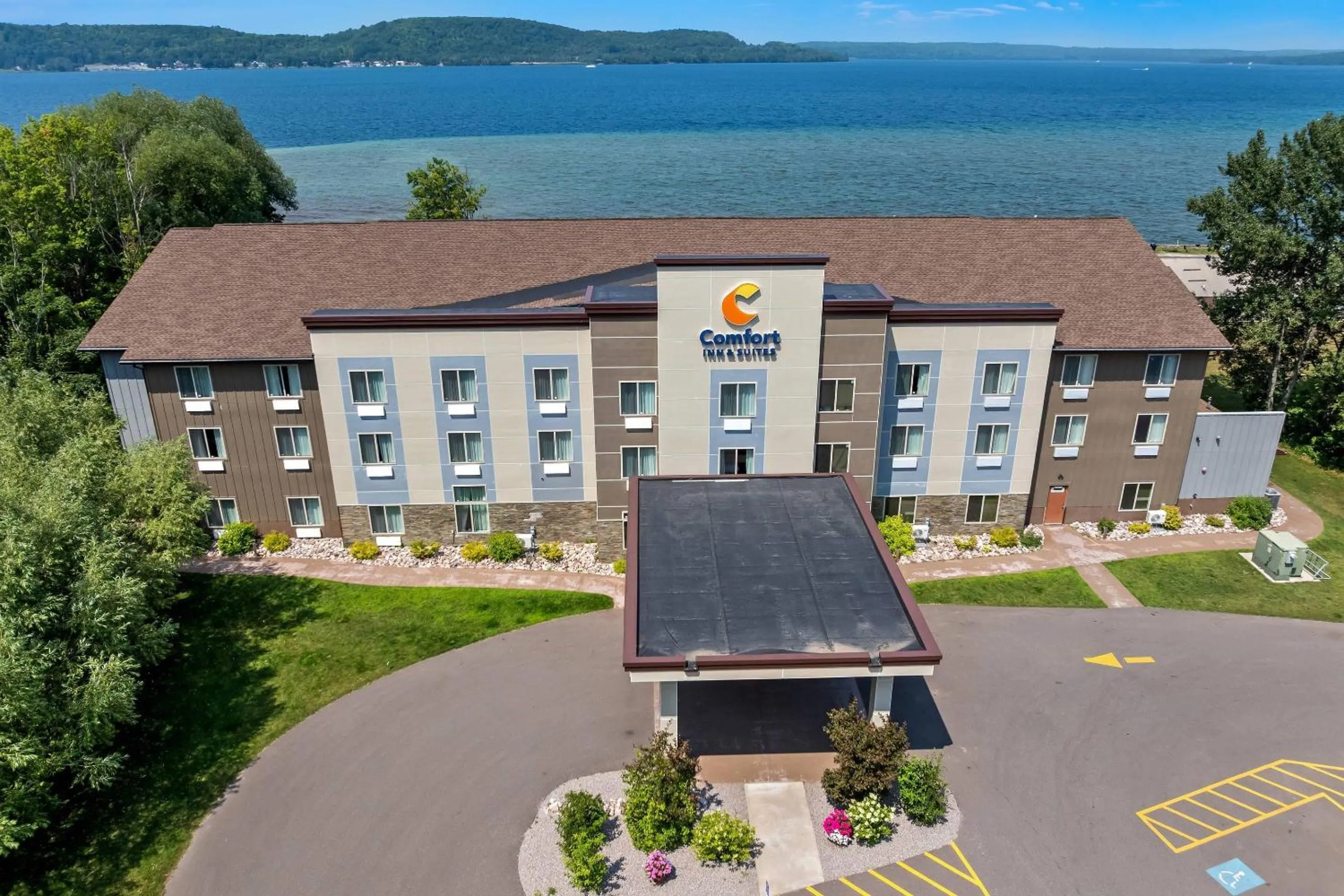Property building in Comfort Inn & Suites Munising-Lakefront