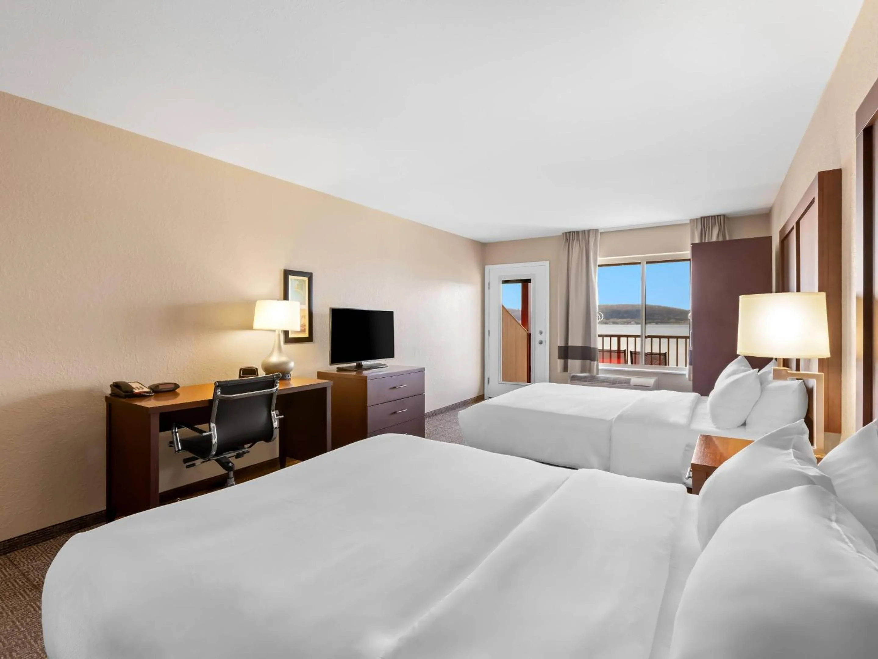 Bedroom, Bed in Comfort Inn & Suites Munising-Lakefront