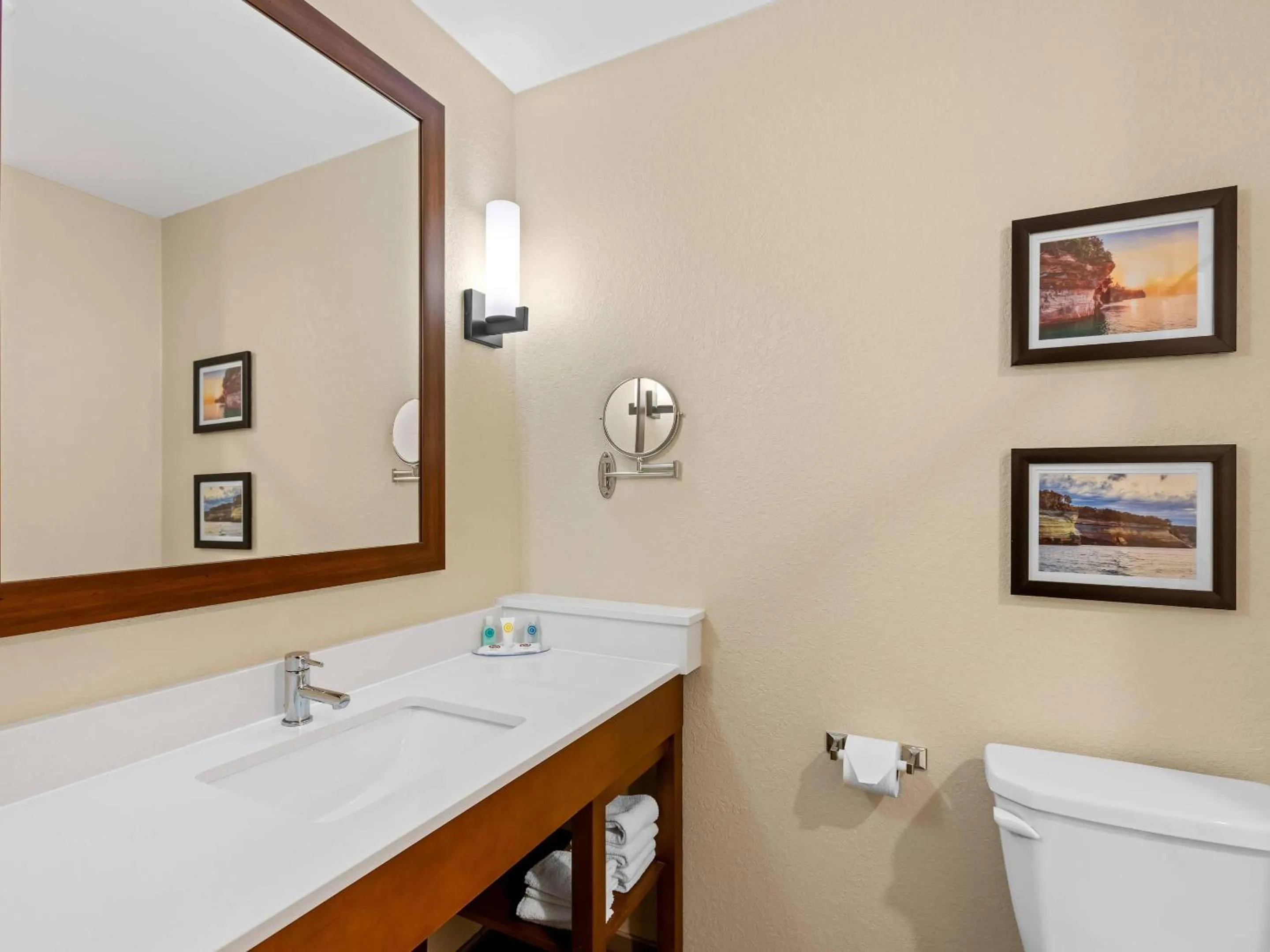 Bedroom in Comfort Inn & Suites Munising-Lakefront
