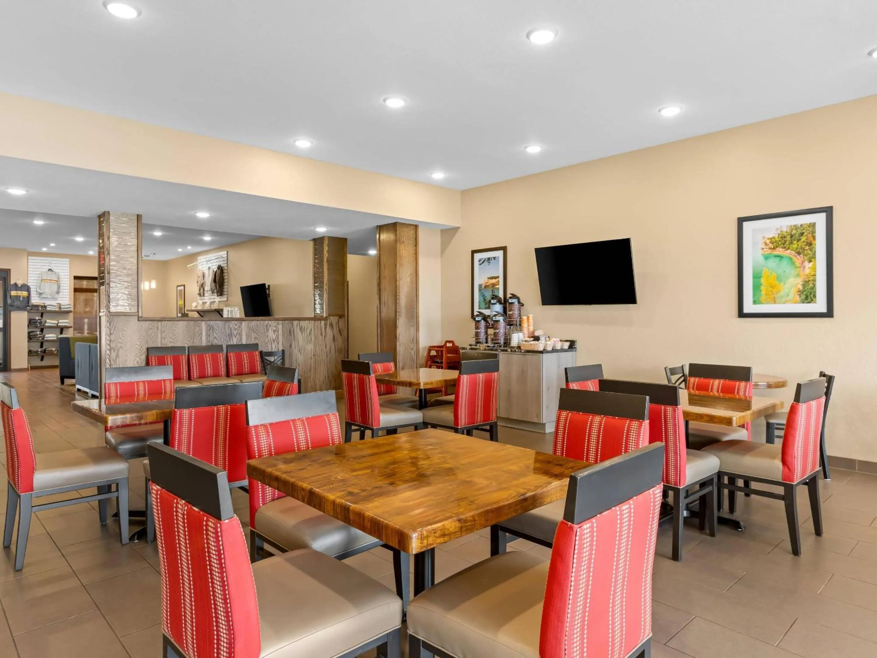 Breakfast in Comfort Inn & Suites Munising-Lakefront