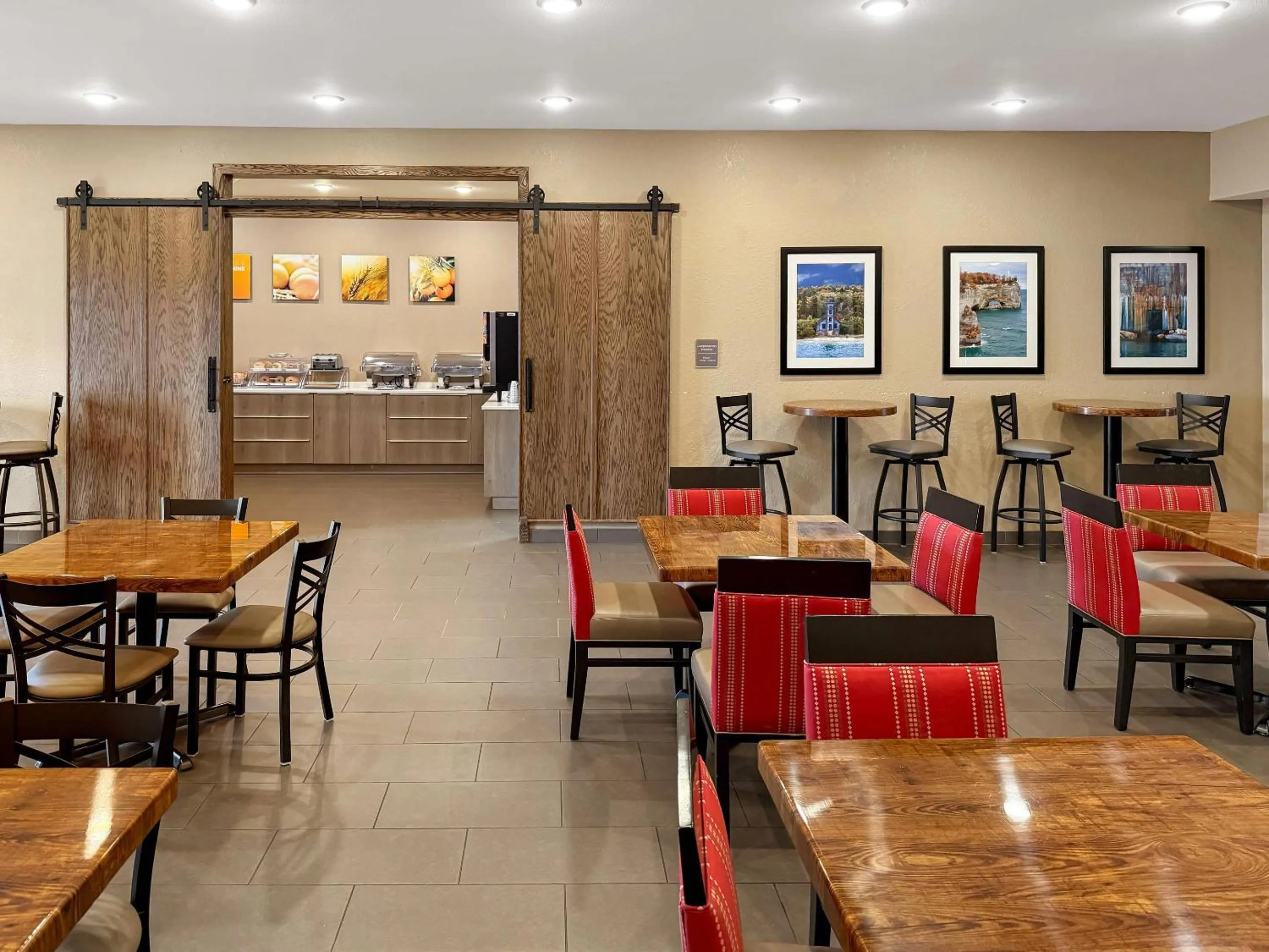 Breakfast in Comfort Inn & Suites Munising-Lakefront