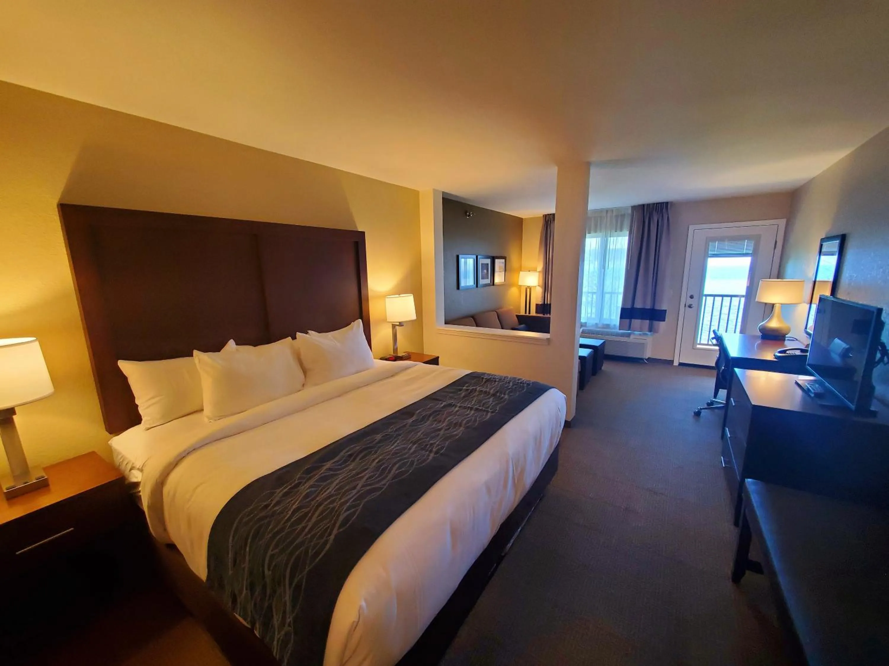 Bed in Comfort Inn & Suites Munising-Lakefront