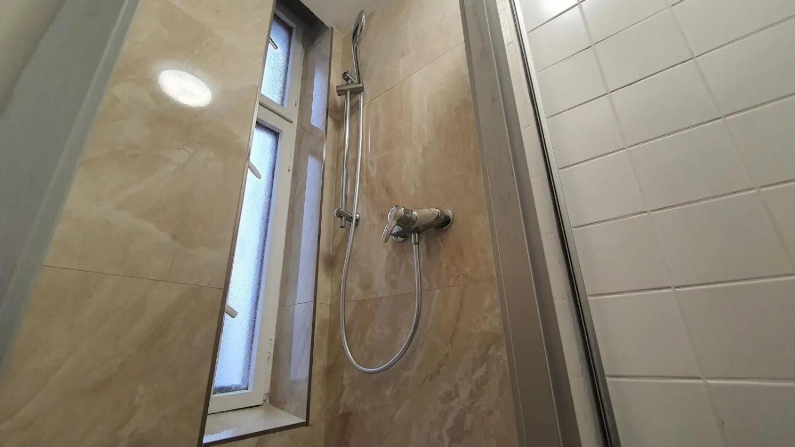 Shower in Bornholmer Hof im Prenzlauer Berg
