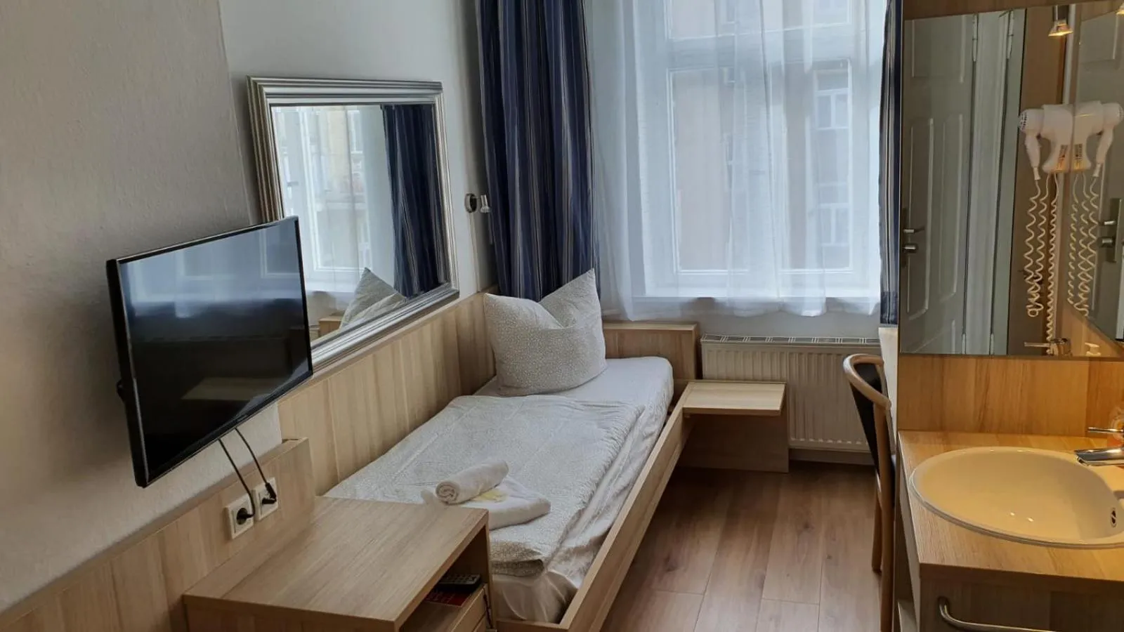 Photo of the whole room, Bed in Bornholmer Hof im Prenzlauer Berg