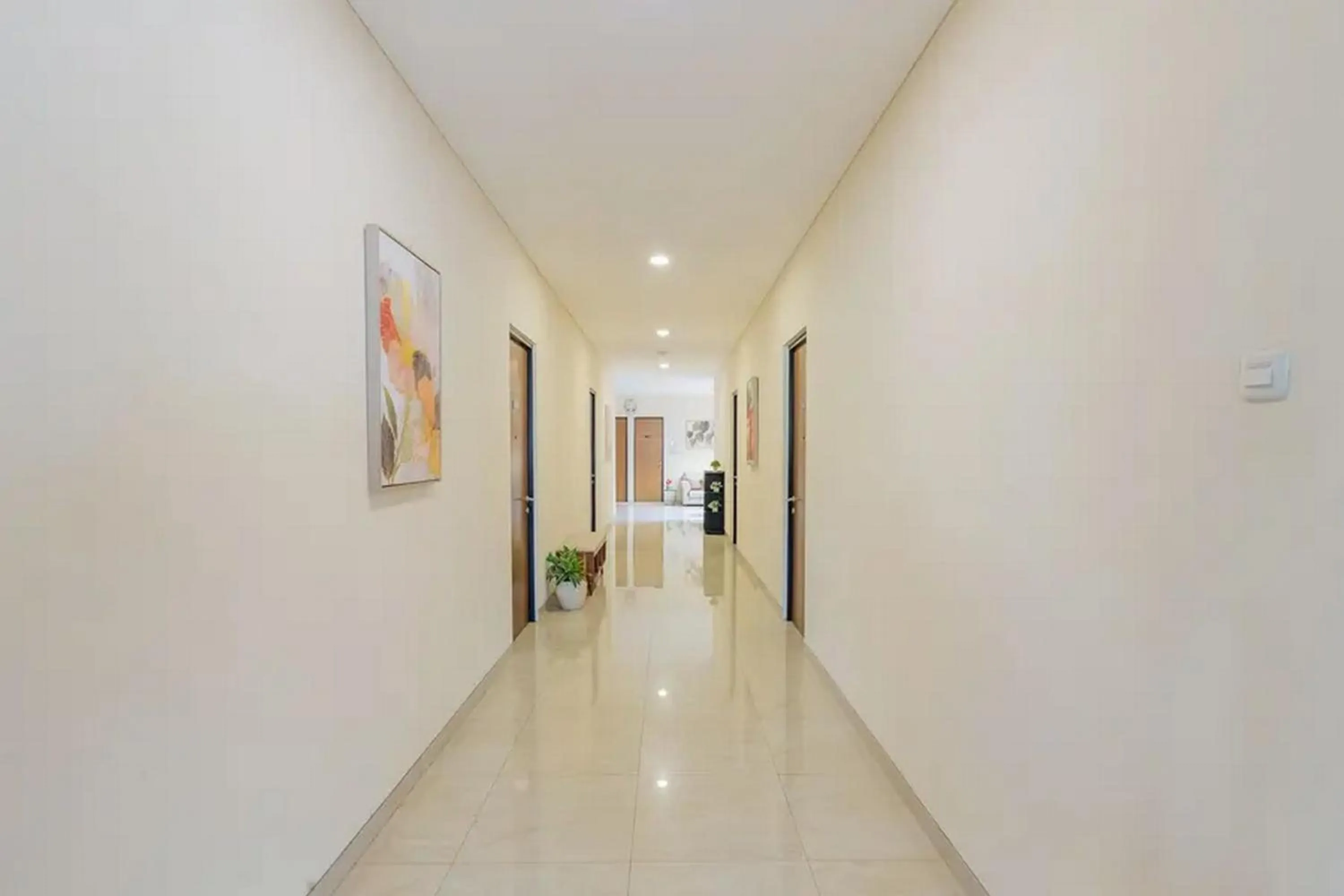 Property building in Sans Hotel Box Mansion Surabaya by RedDoorz