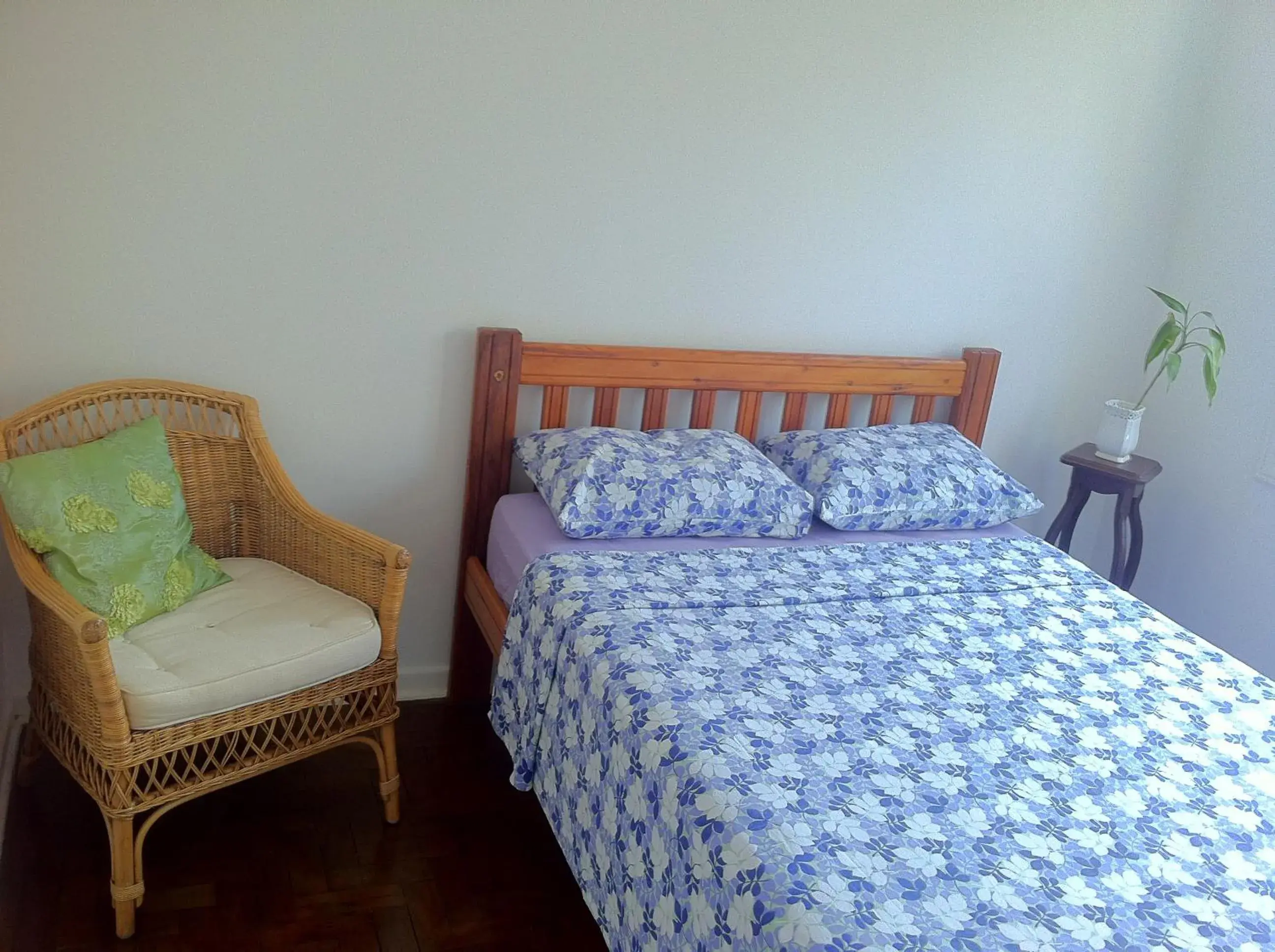 Double Room with Shared Bathroom - single occupancy in Zen Hostel Brasil - Hotel e SPA Double Room with Shared Bathroom - single occupancy in Zen Hostel Brasil - Hotel e SPA