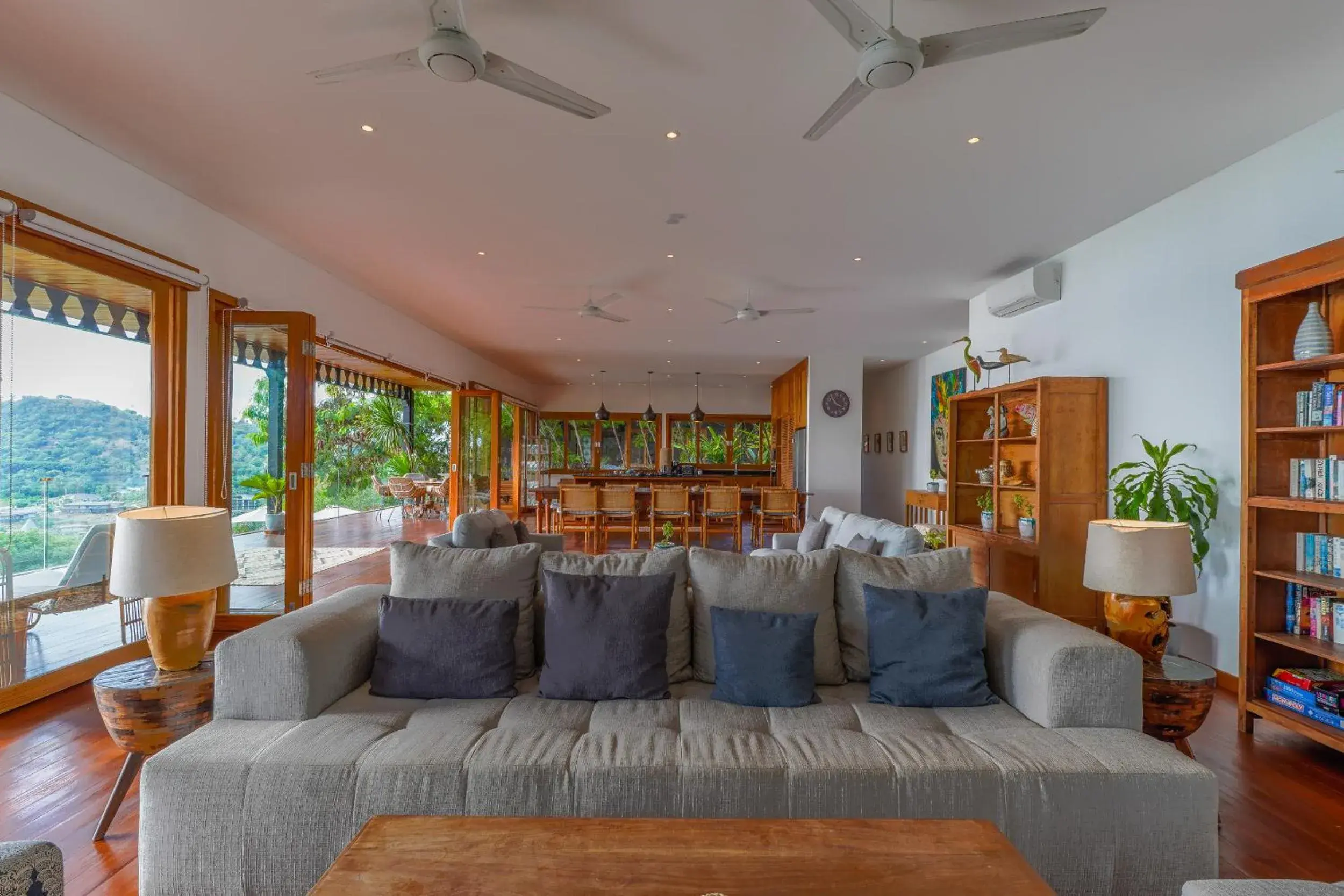 Paradise Garage Komodo Villa Paradise Garage Komodo Villa