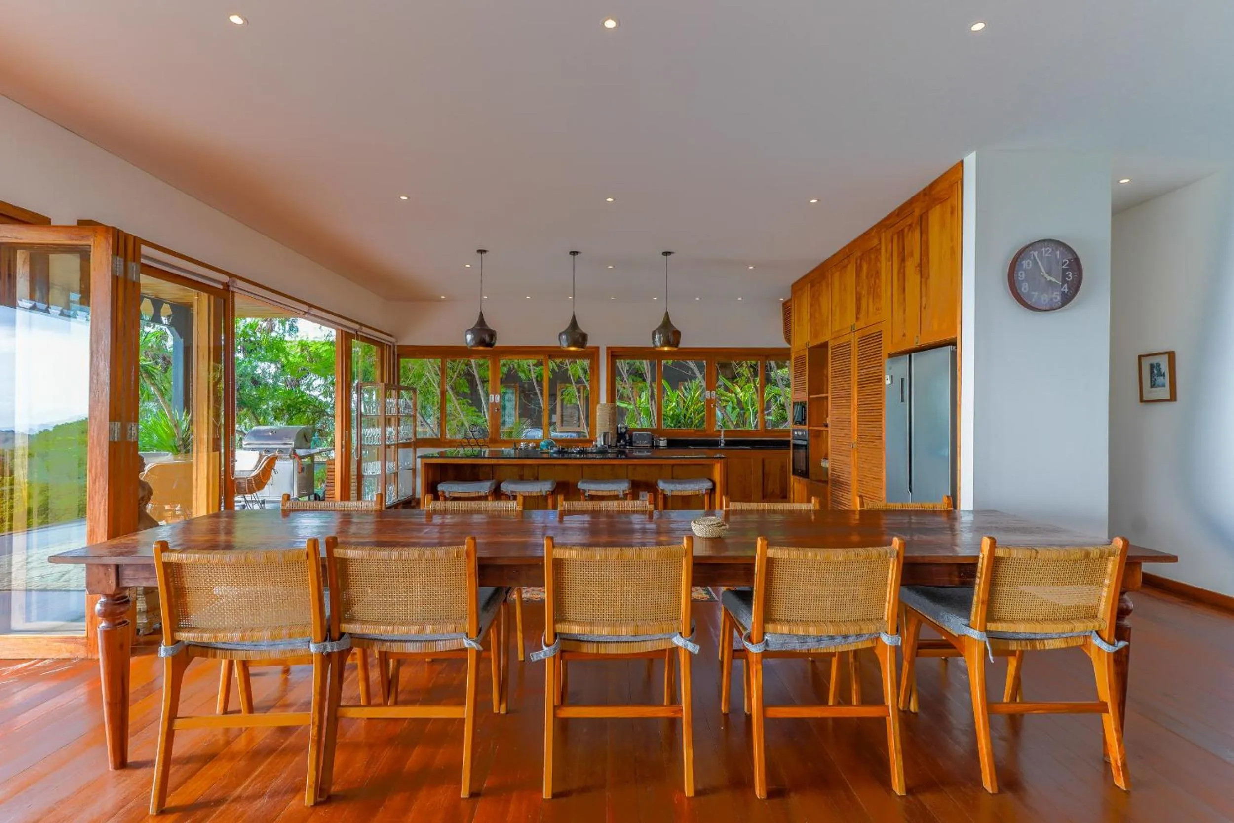 Paradise Garage Komodo Villa