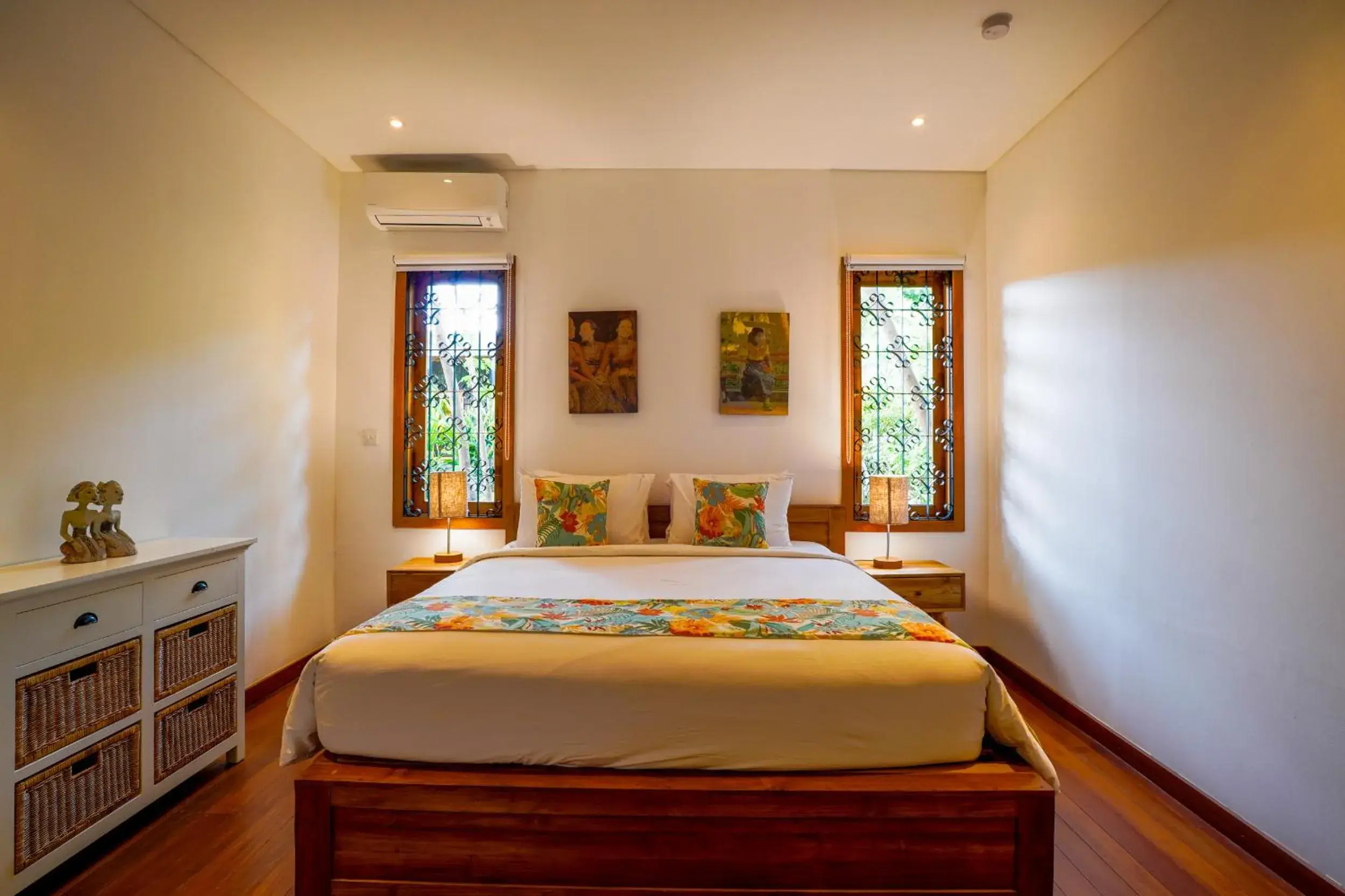 Bed in Paradise Garage Komodo Villa Bed in Paradise Garage Komodo Villa