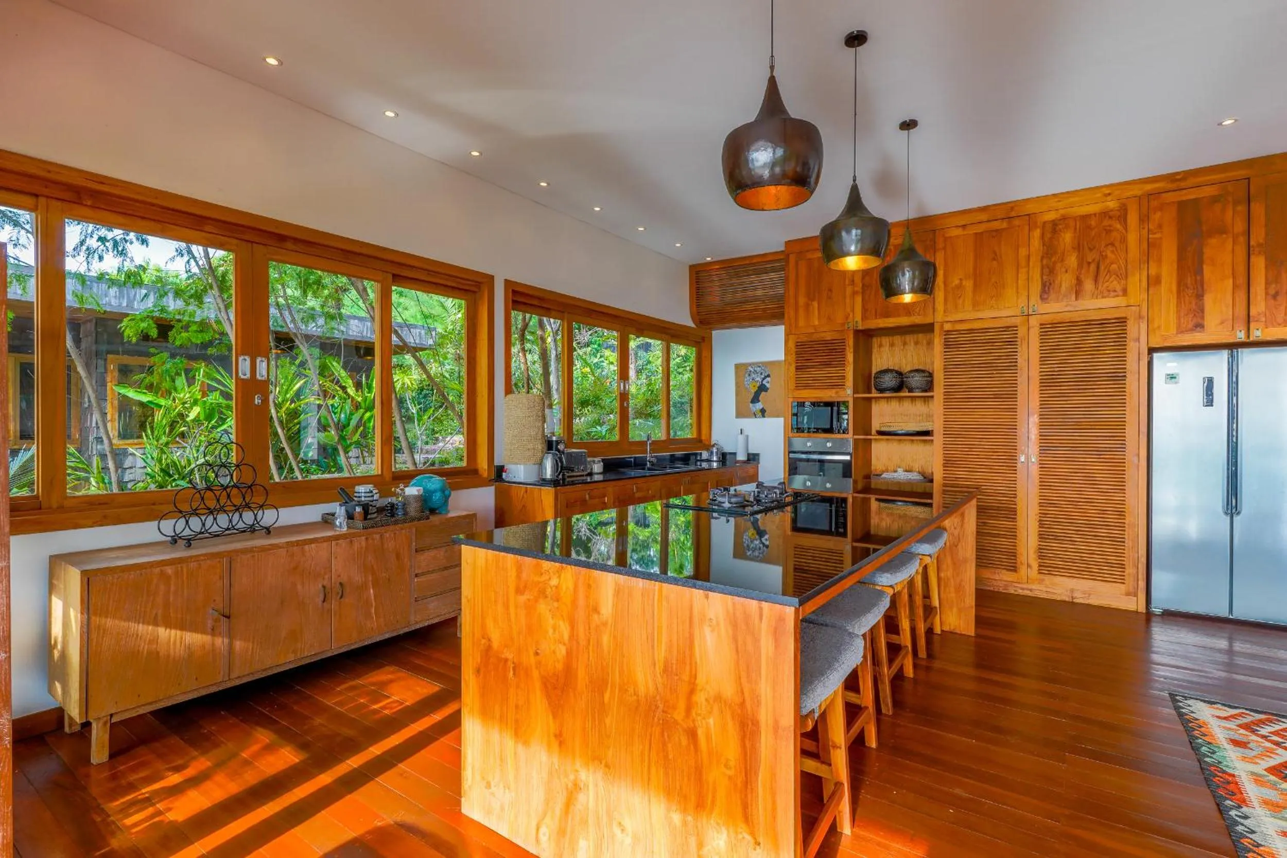 Paradise Garage Komodo Villa