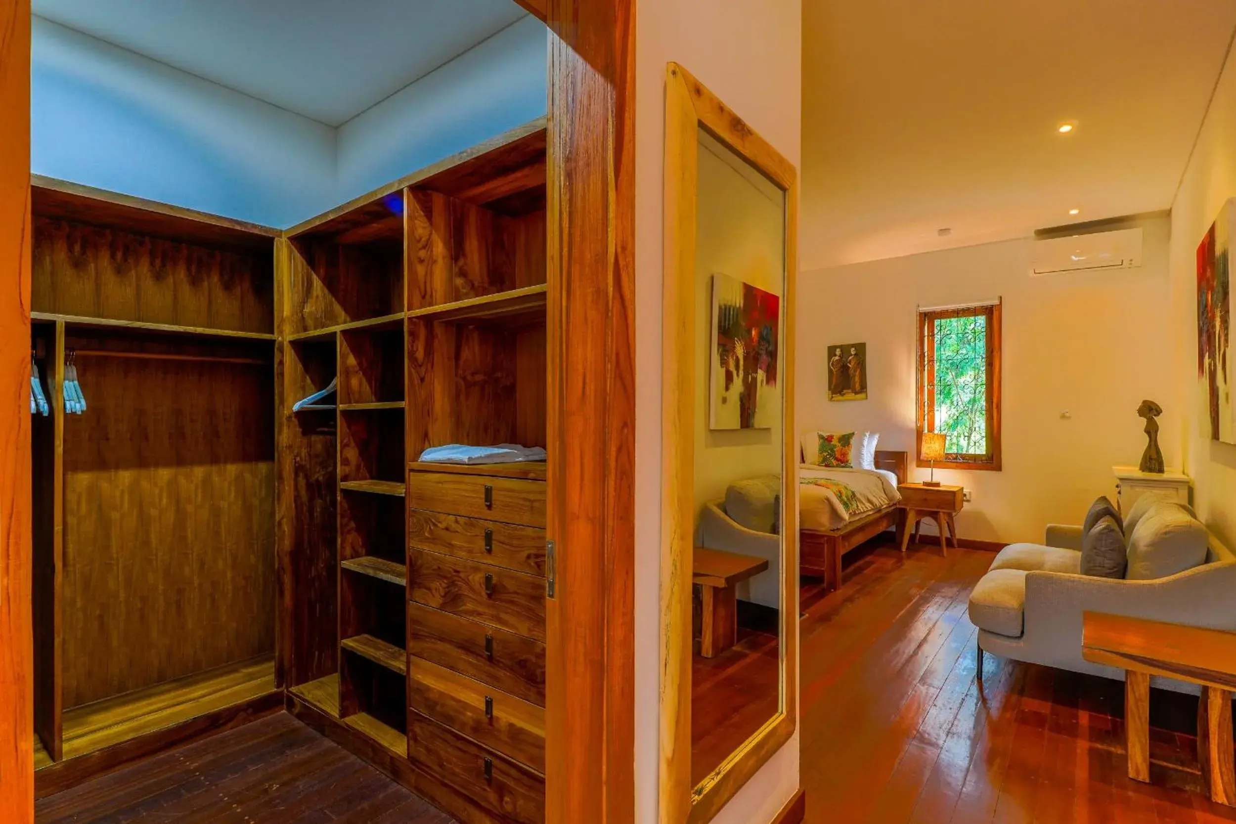 Bed in Paradise Garage Komodo Villa Bed in Paradise Garage Komodo Villa