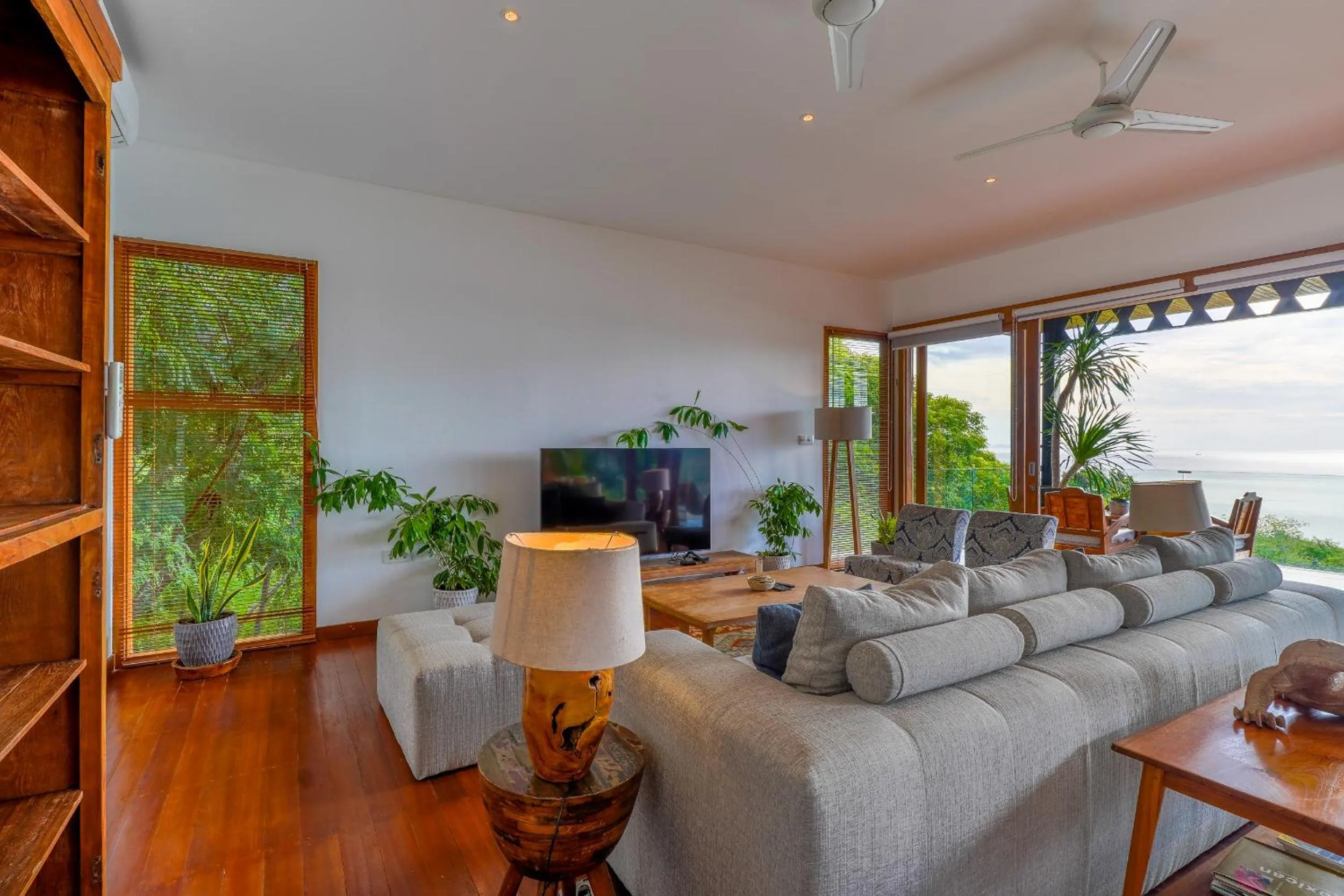 Paradise Garage Komodo Villa