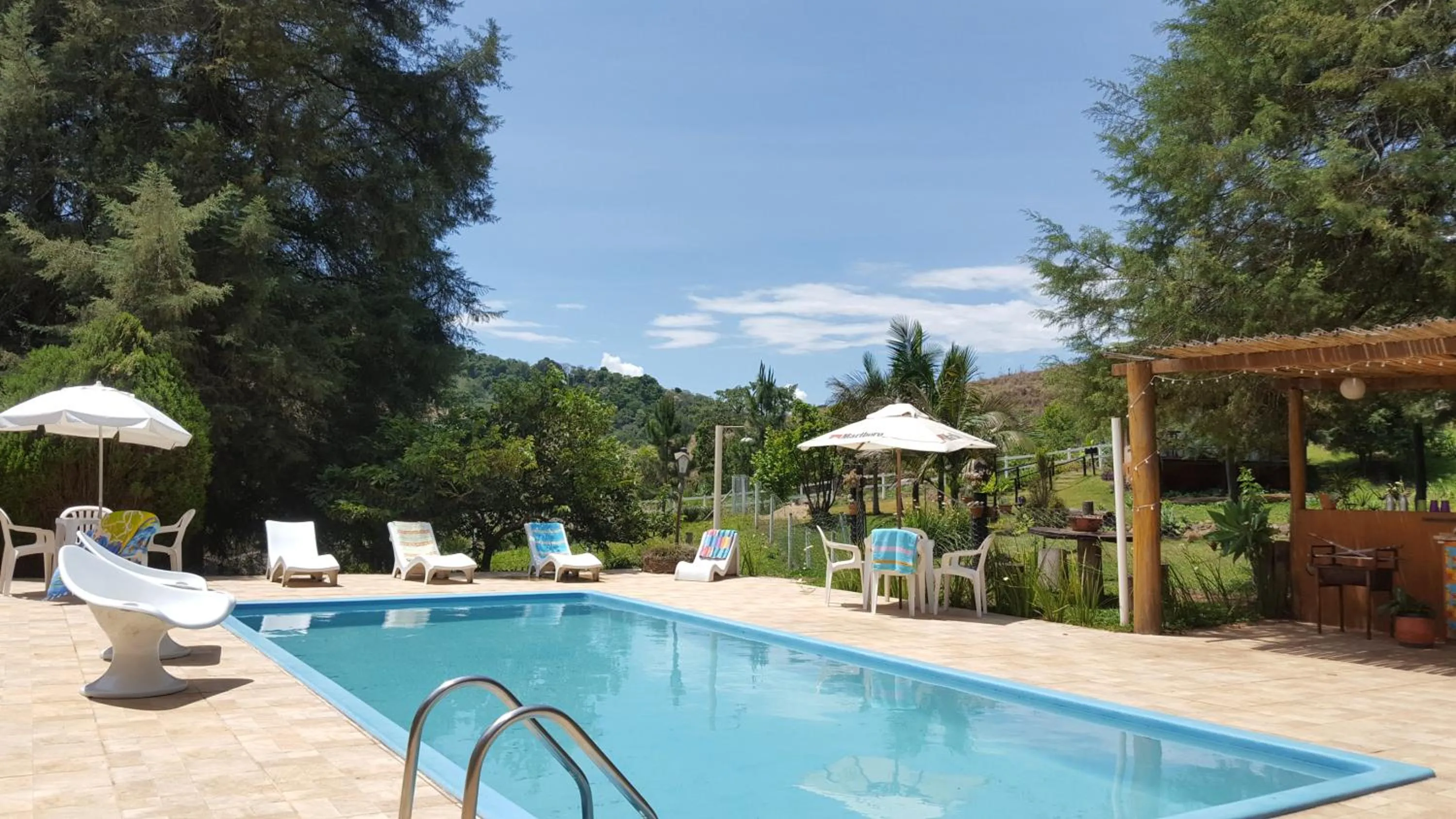 Swimming pool in Pousada Vale Monte Azul