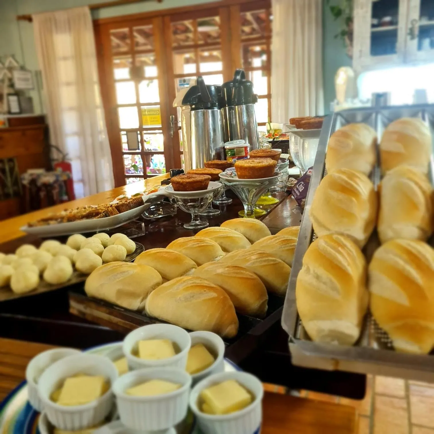Buffet breakfast in Pousada Vale Monte Azul