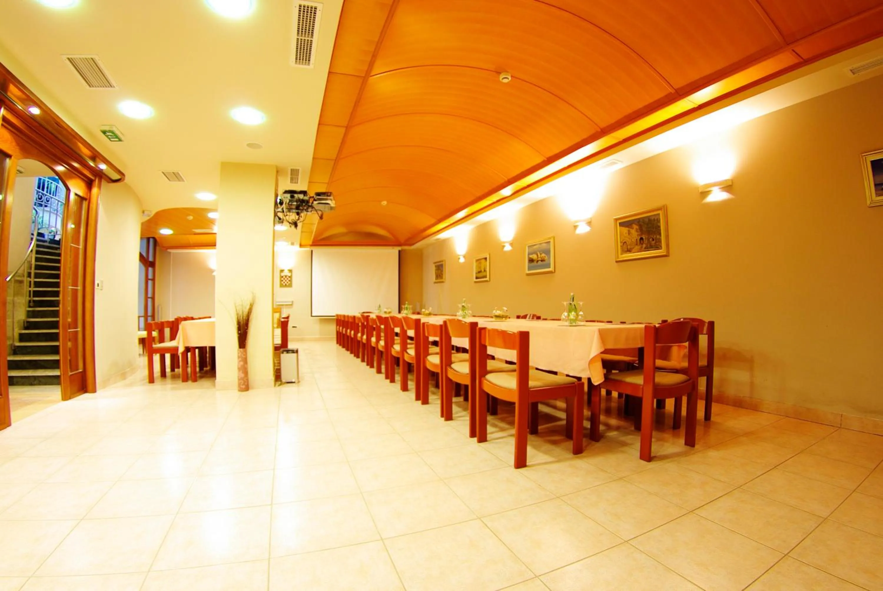 Restaurant/places to eat in Hotel Villa Marija