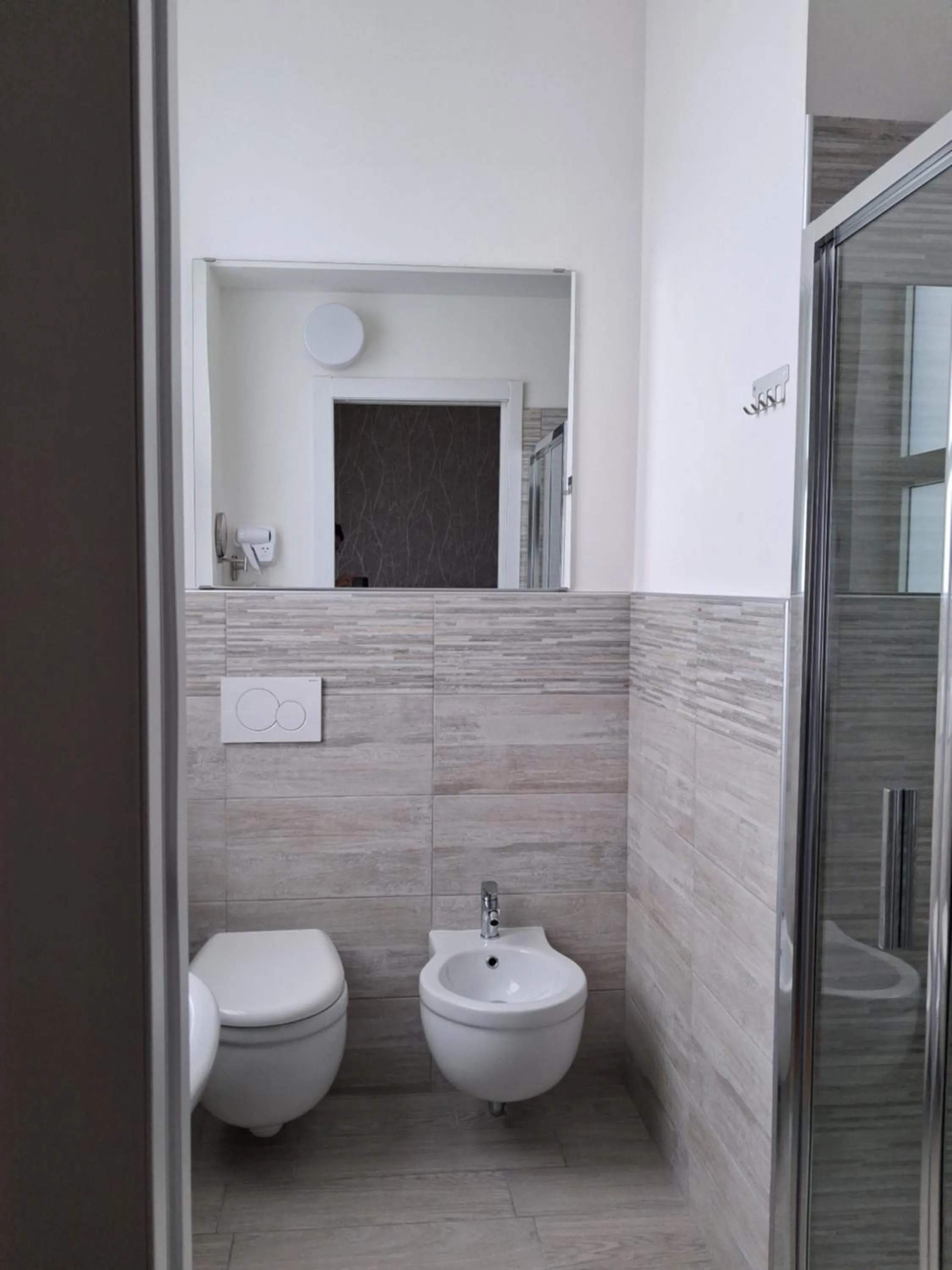 Shower in Albergo Conca d'Oro