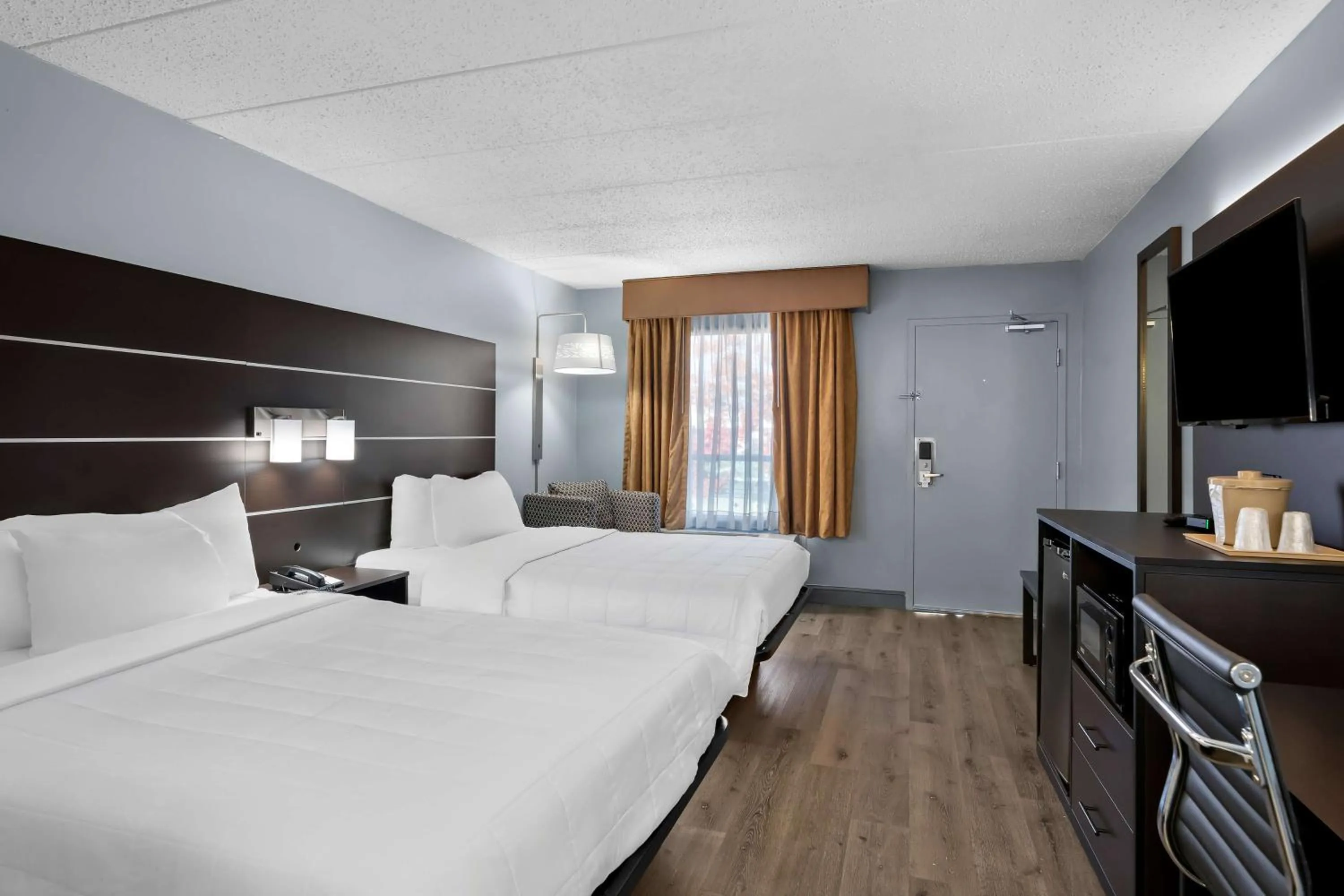 Bedroom, Bed in Brandywine Valley Inn SureStay Plus by Best Western