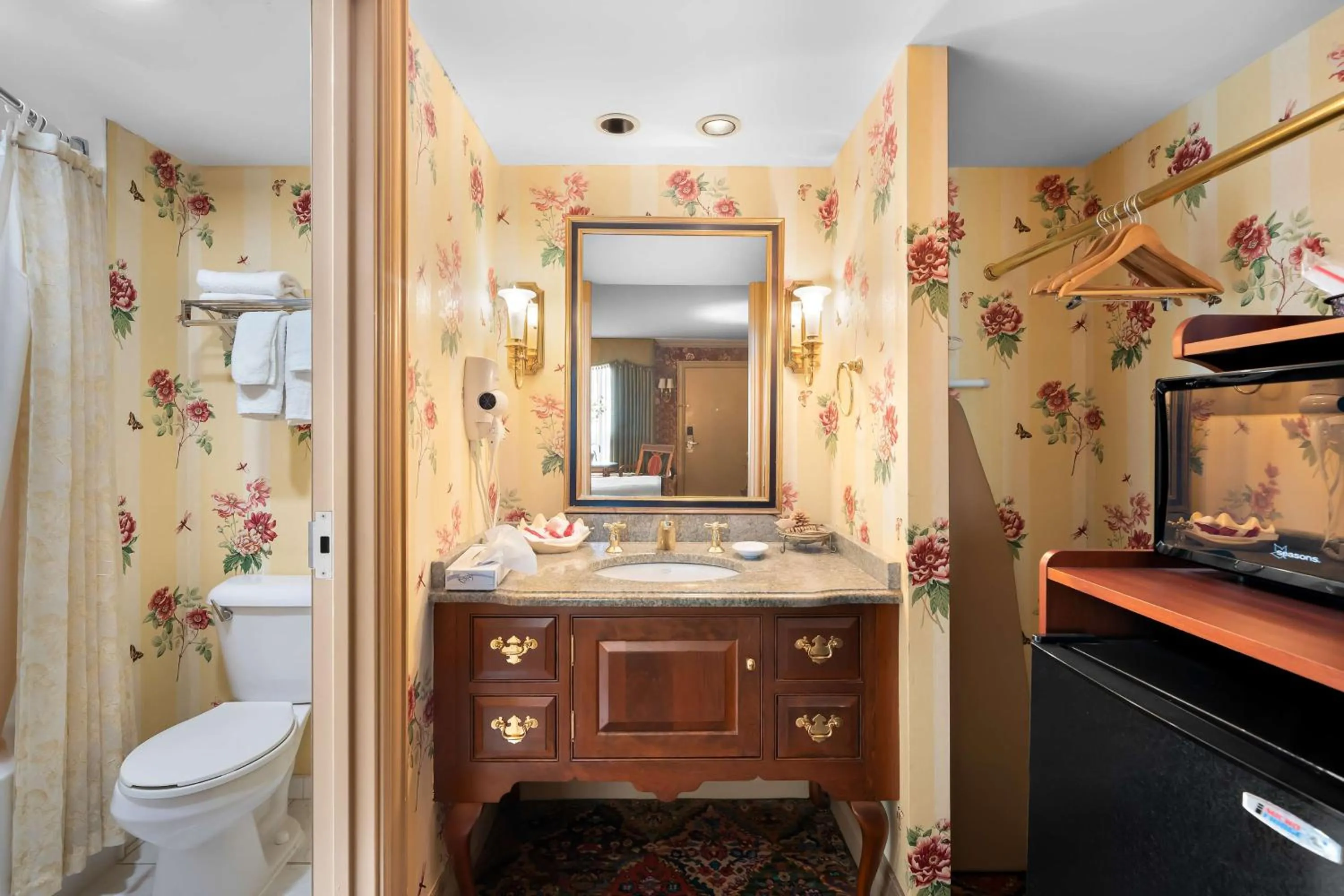 Bathroom in Brandywine Valley Inn SureStay Plus by Best Western