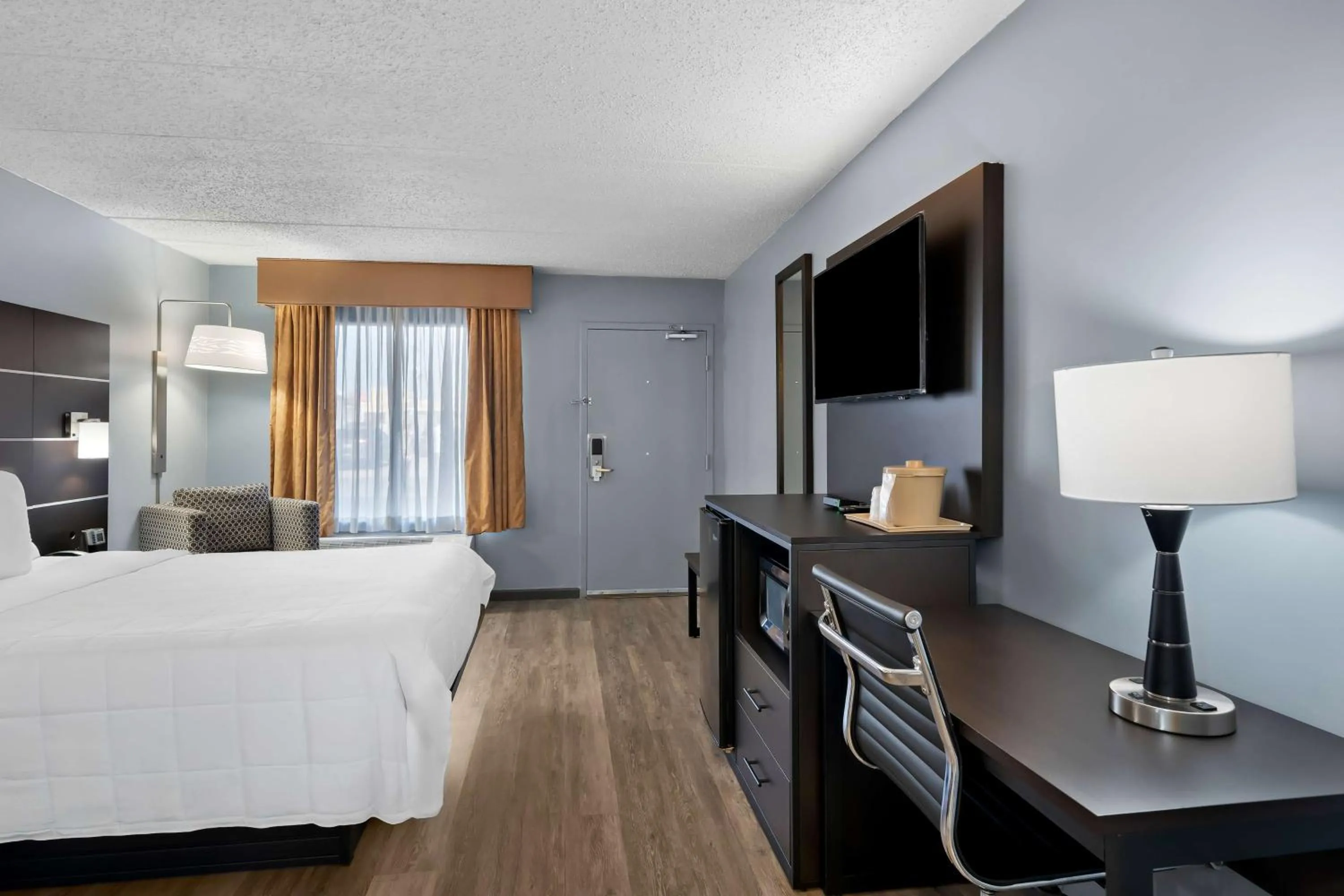 Bedroom, Bed in Brandywine Valley Inn SureStay Plus by Best Western