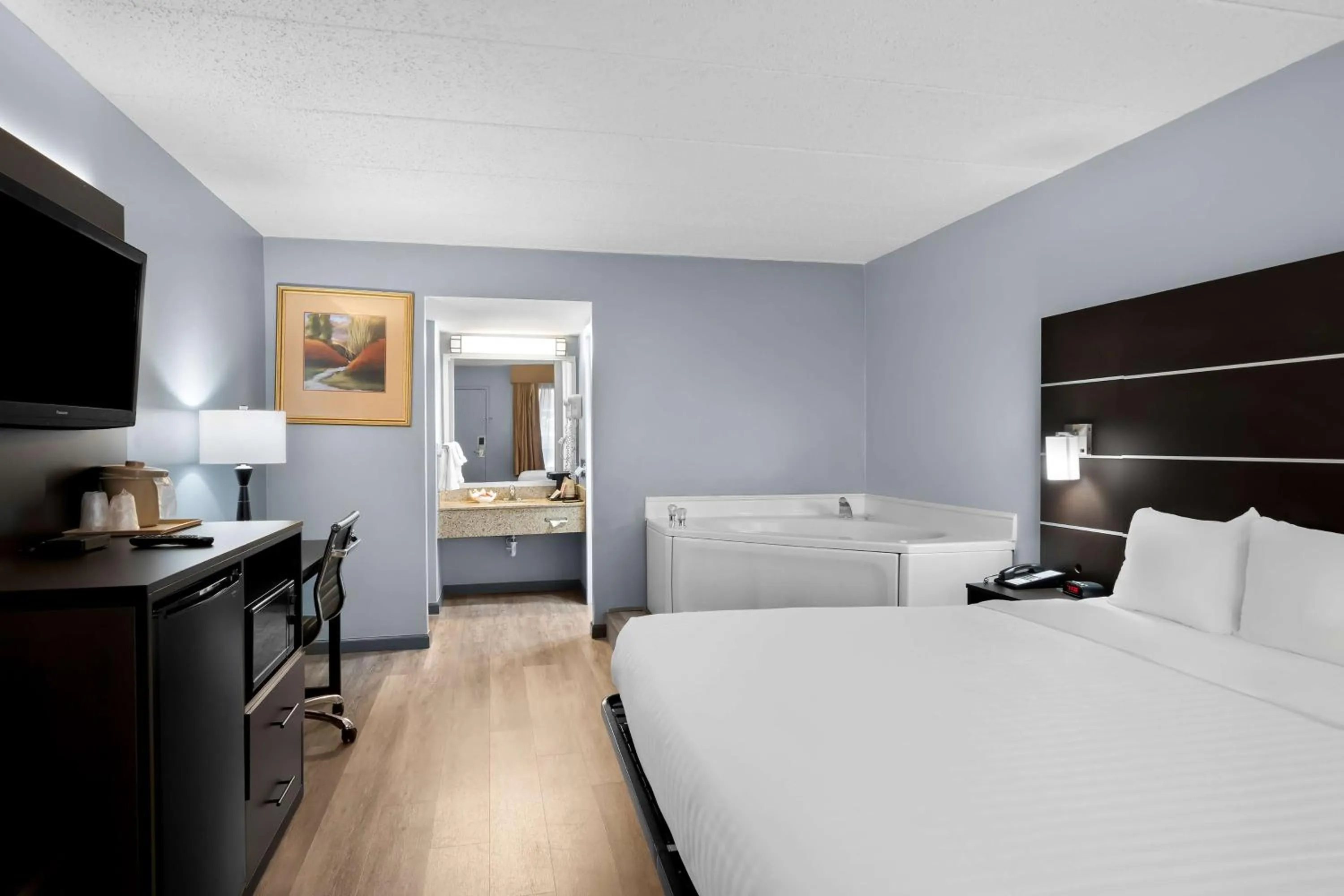 Bedroom, Bed in Brandywine Valley Inn SureStay Plus by Best Western