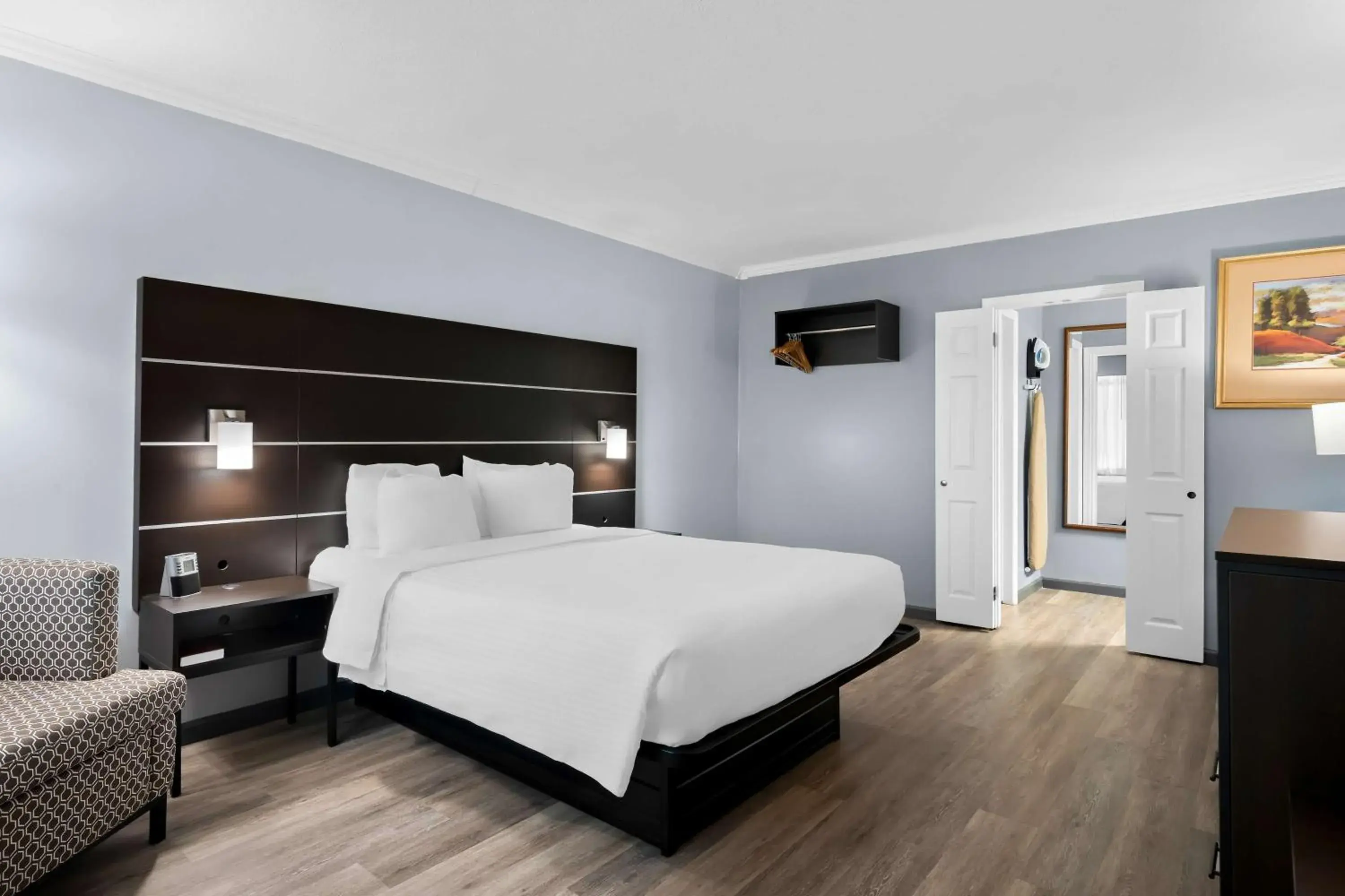 Bedroom, Bed in Brandywine Valley Inn SureStay Plus by Best Western Bedroom, Bed in Brandywine Valley Inn SureStay Plus by Best Western