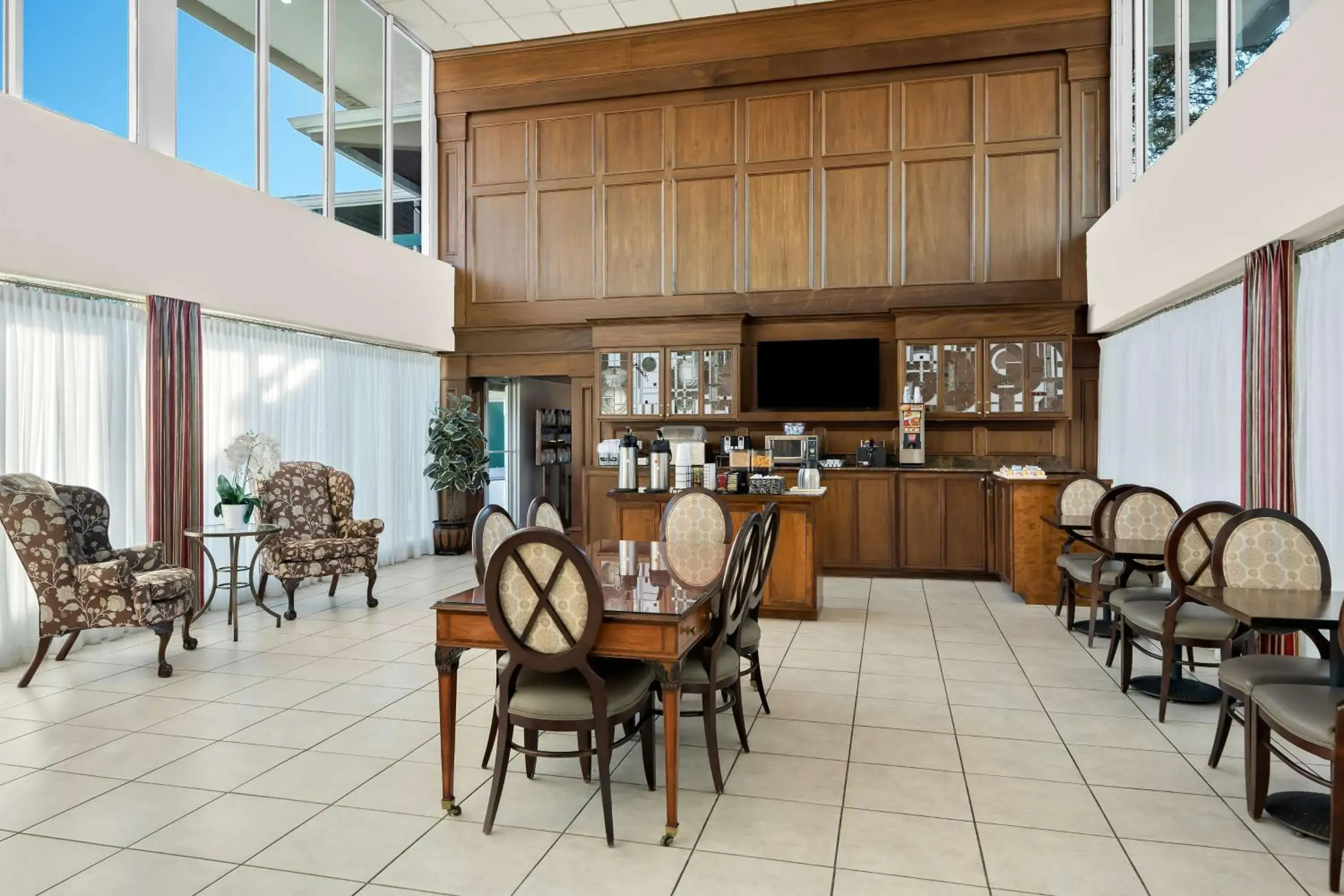 Breakfast in Brandywine Valley Inn SureStay Plus by Best Western Breakfast in Brandywine Valley Inn SureStay Plus by Best Western