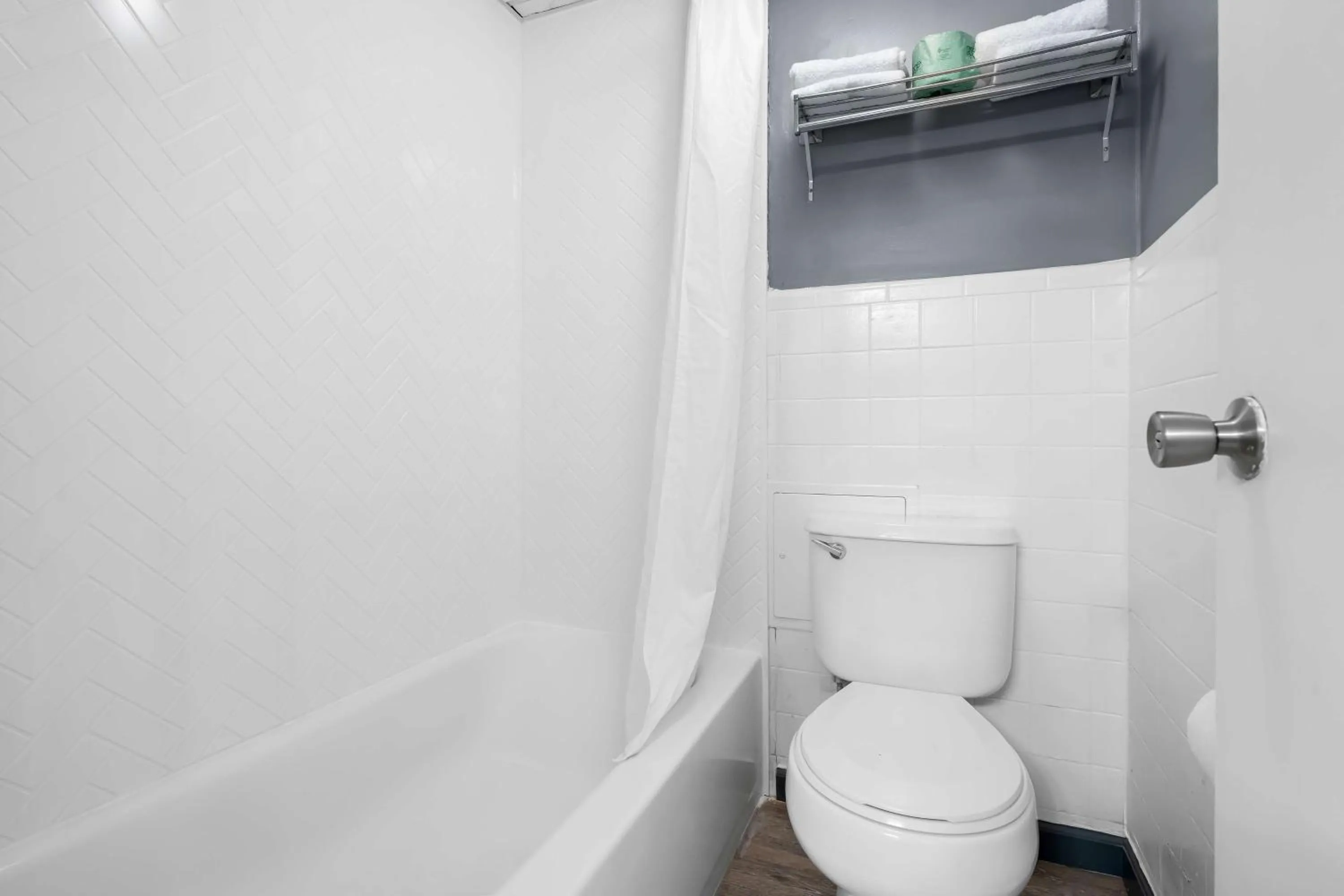 Bathroom in Brandywine Valley Inn SureStay Plus by Best Western