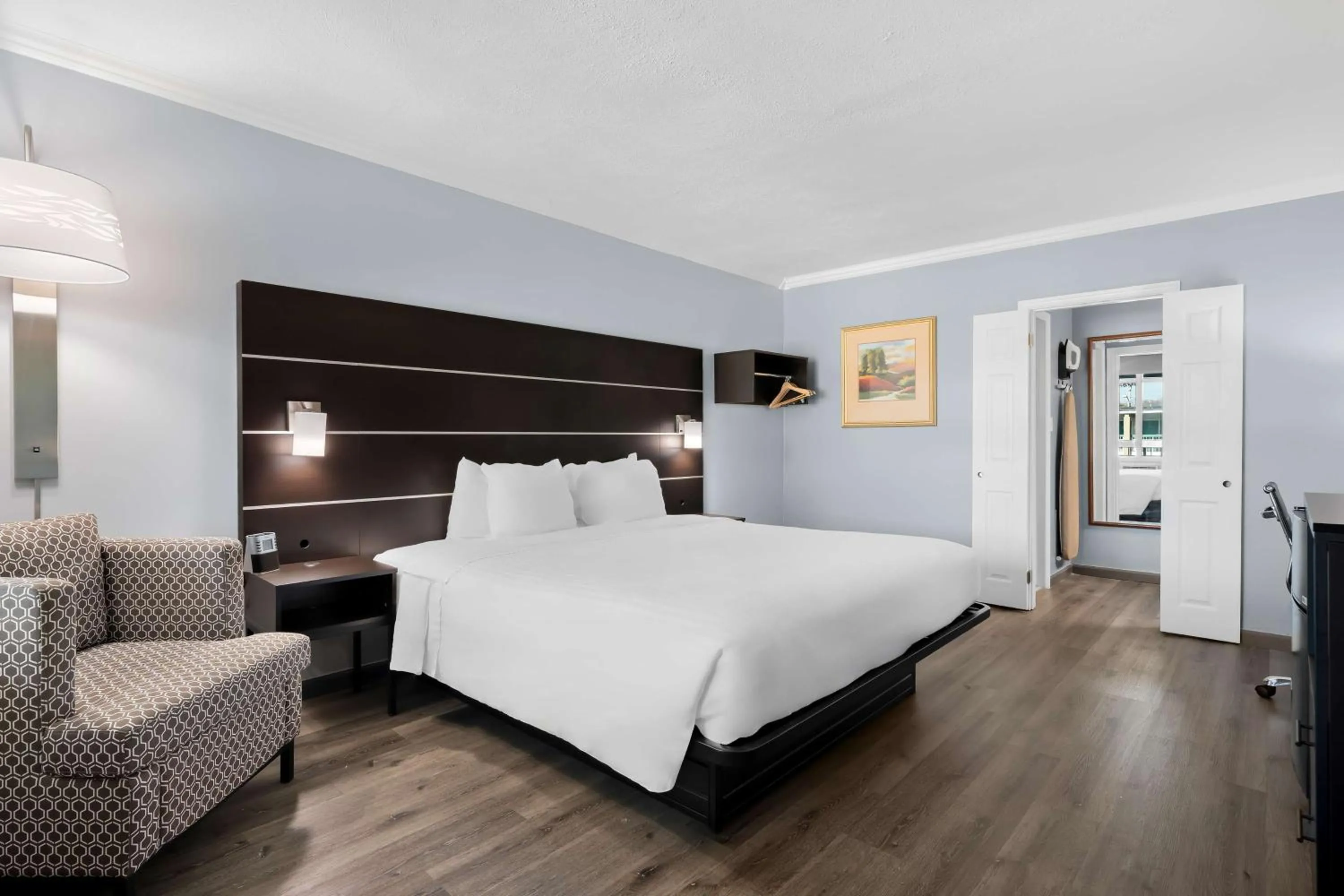 Bedroom, Bed in Brandywine Valley Inn SureStay Plus by Best Western