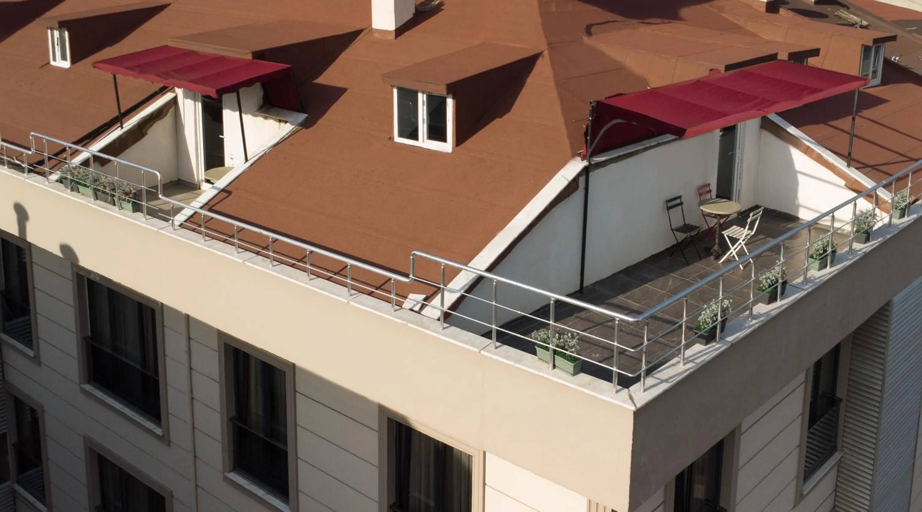Patio in Family Time Suites Hotel