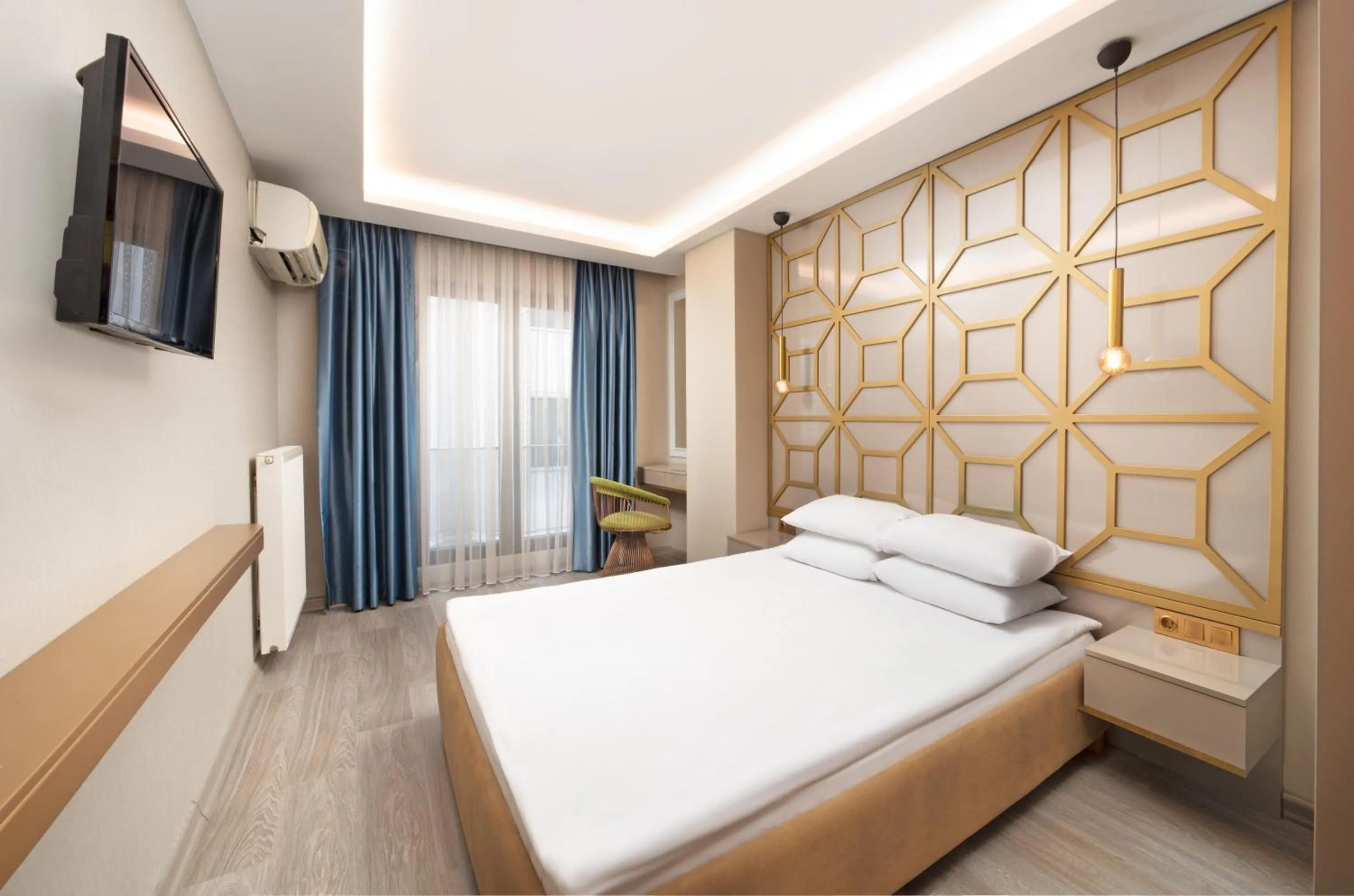 Bed in Family Time Suites Hotel